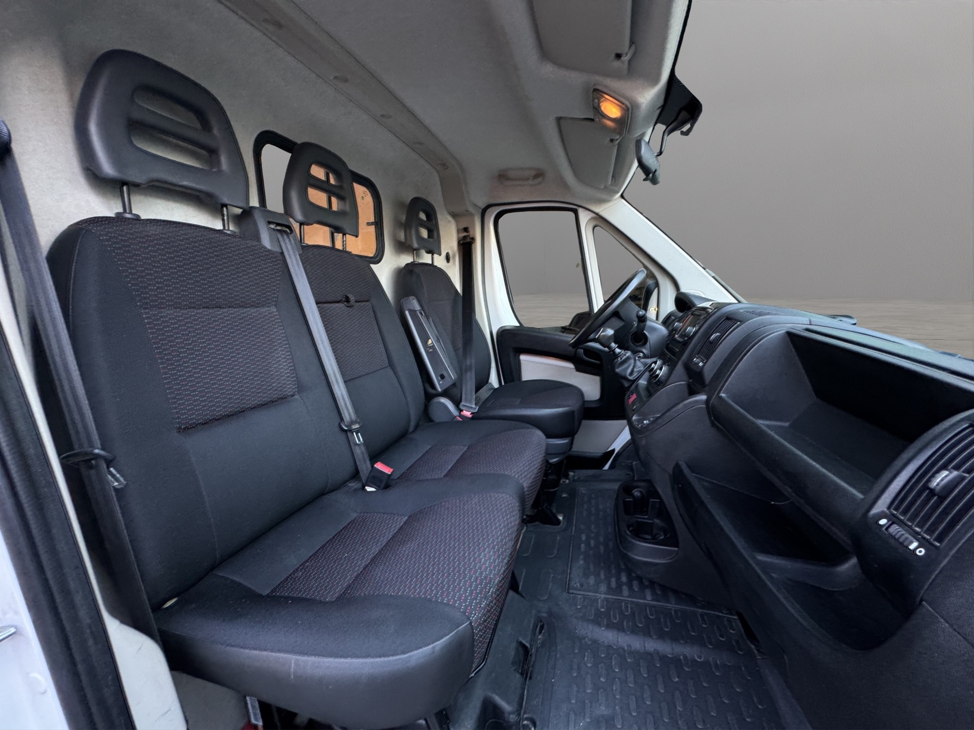 PEUGEOT Boxer 2.0 HDI 333 Allure L2H2-image-12