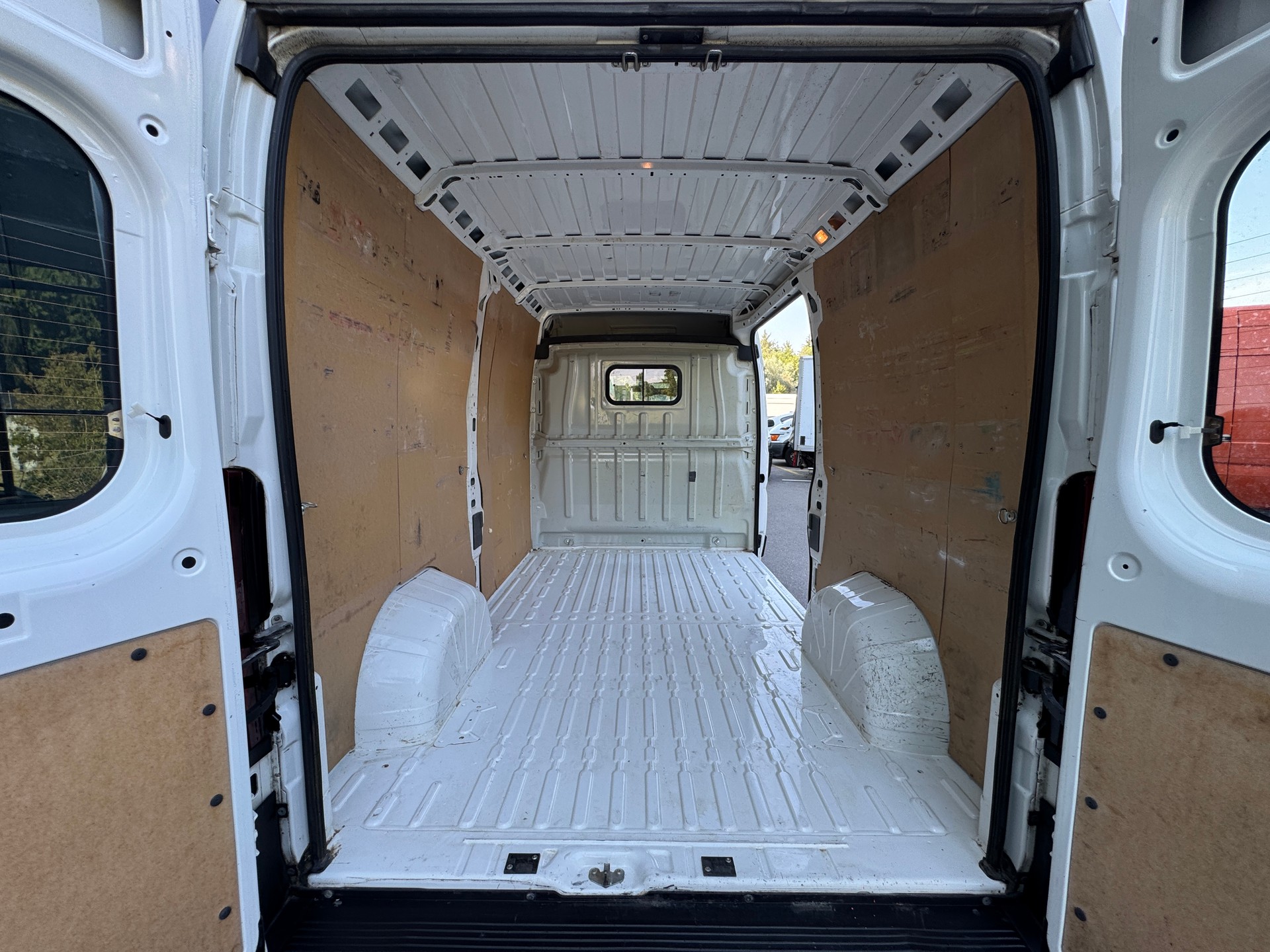 PEUGEOT Boxer 2.0 HDI 333 Allure L2H2-image-14