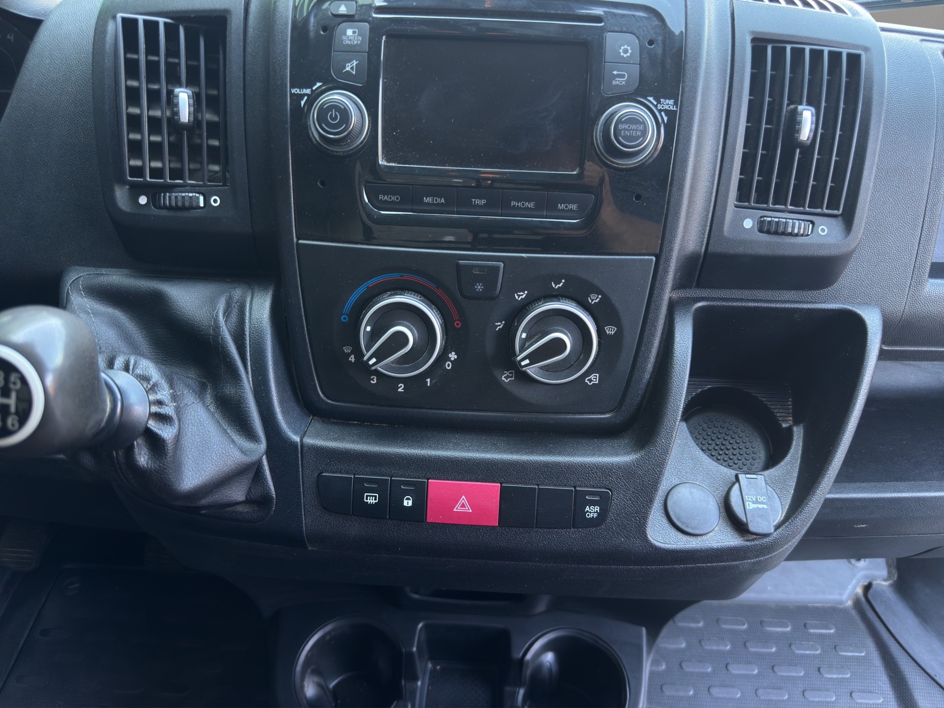 PEUGEOT Boxer 2.0 HDI 333 Allure L2H2-image-11