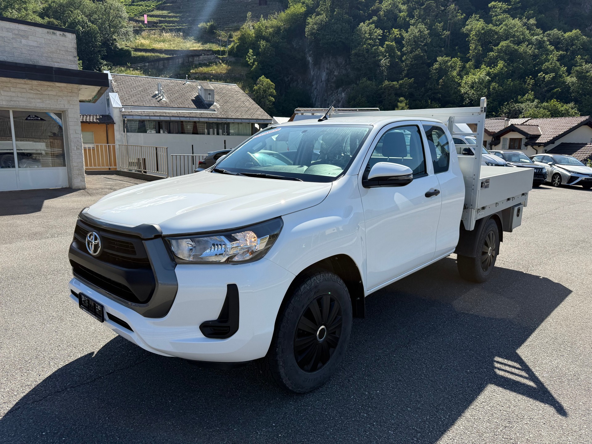 TOYOTA Hilux 2.4D-4D Comfort Extra Cab 4x4-image-1