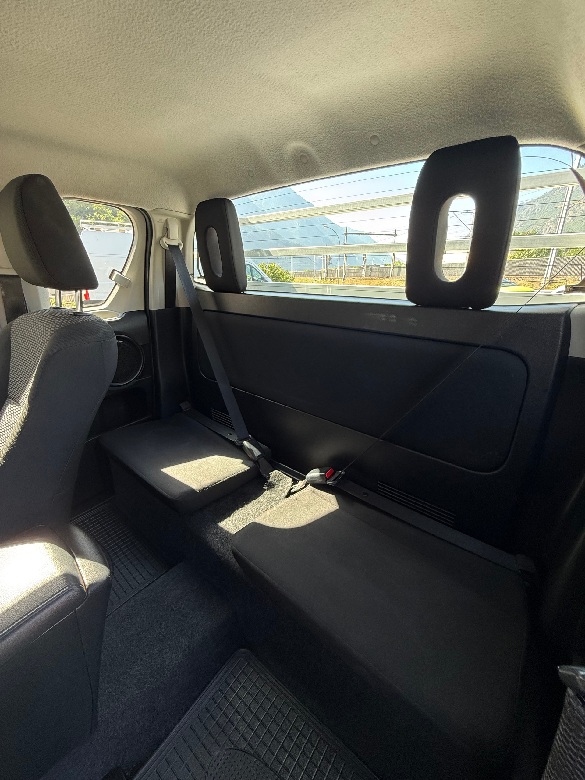 TOYOTA Hilux 2.4D-4D Comfort Extra Cab 4x4-image-12