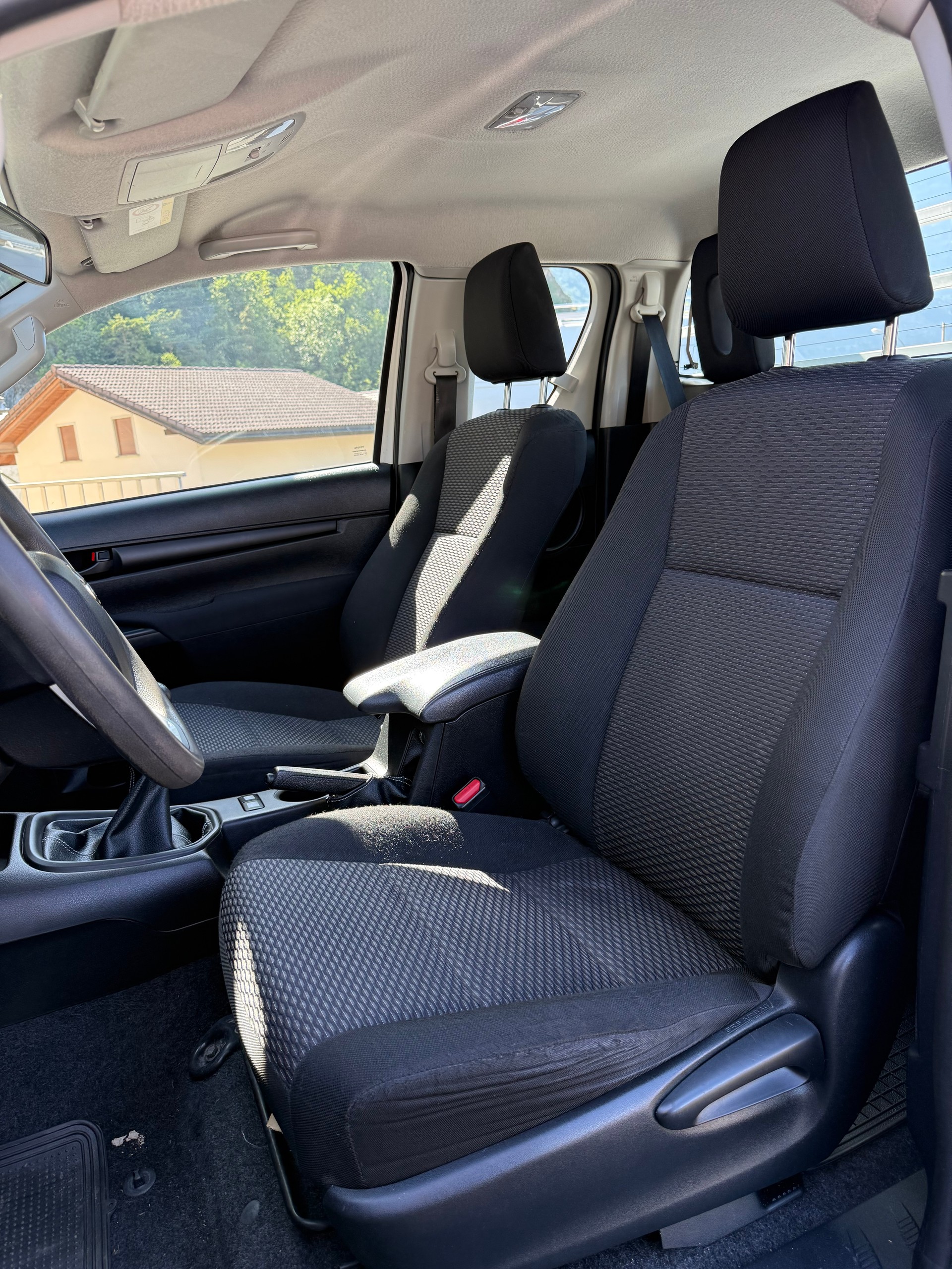 TOYOTA Hilux 2.4D-4D Comfort Extra Cab 4x4-image-11