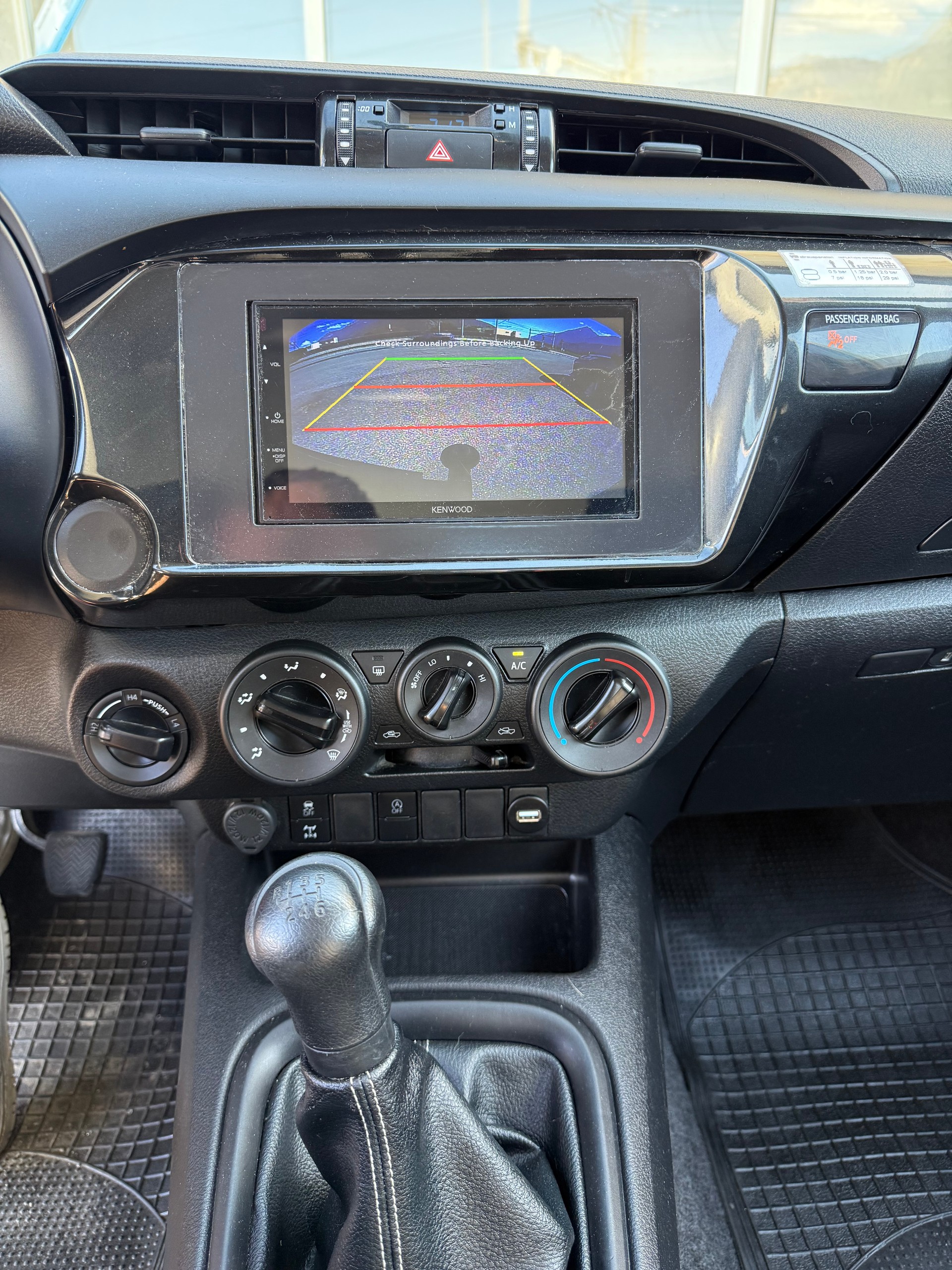 TOYOTA Hilux 2.4D-4D Comfort Extra Cab 4x4-image-10
