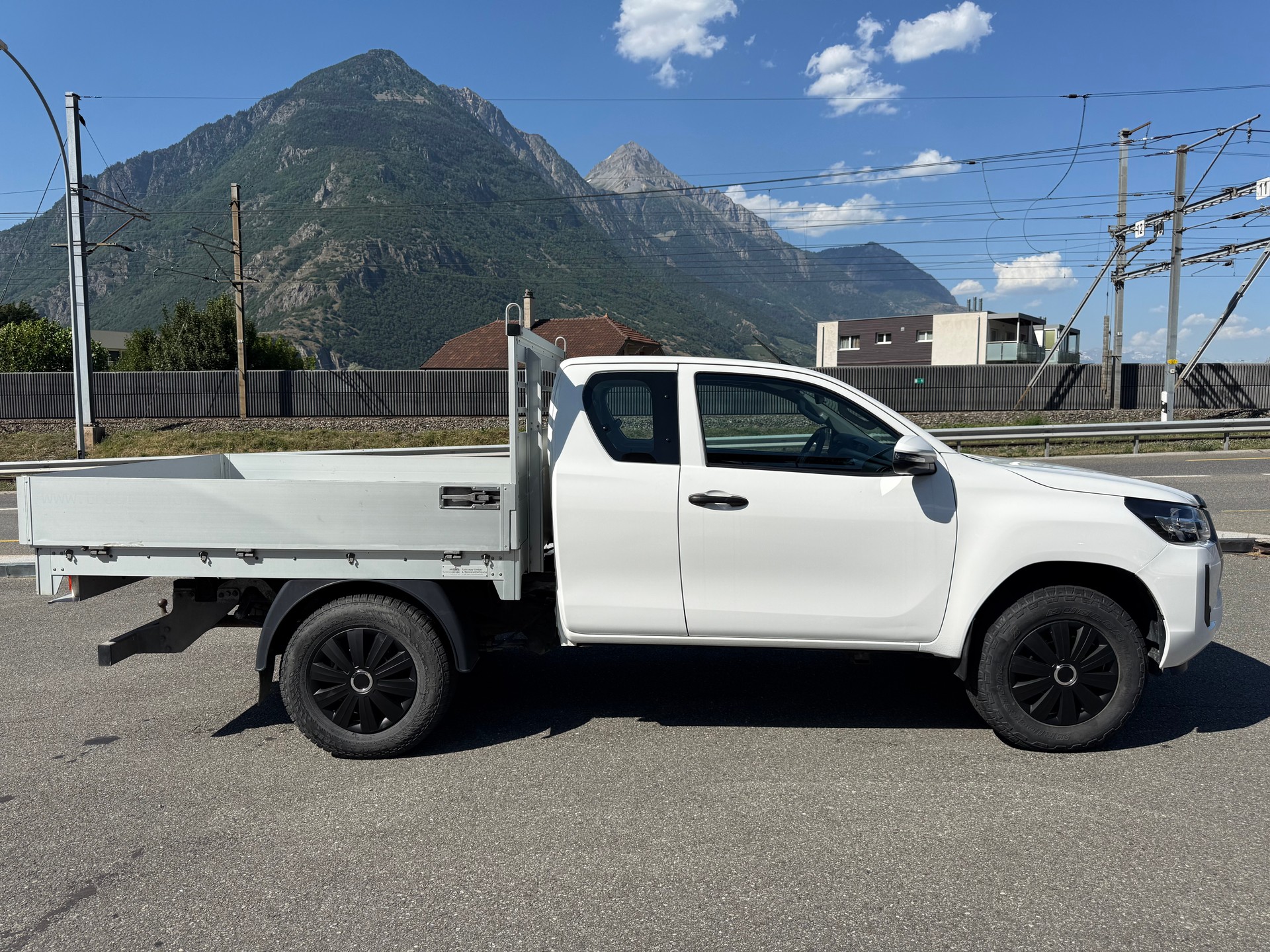TOYOTA Hilux 2.4D-4D Comfort Extra Cab 4x4-image-4