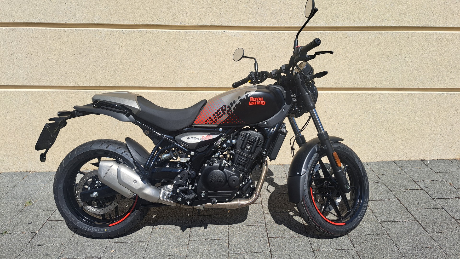 HUSQVARNA Svartpilen 401-image-8