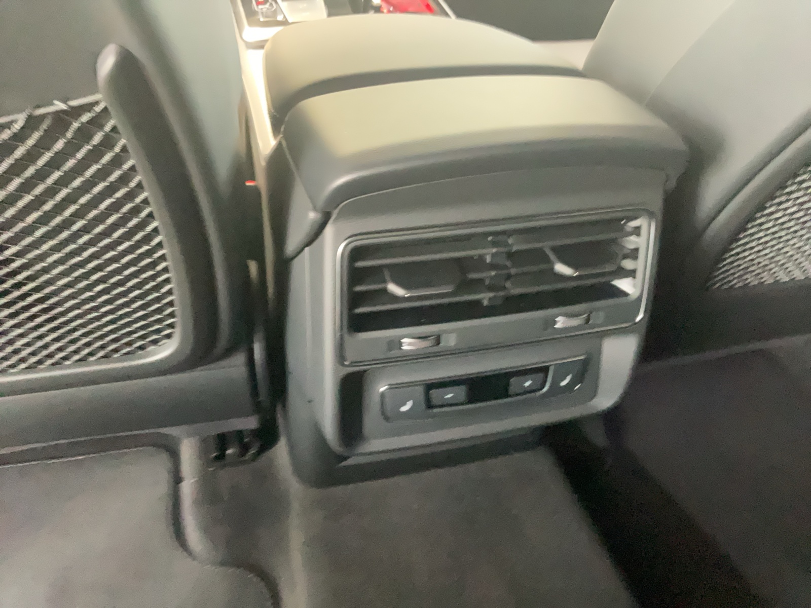 AUDI Q8 SUV TFSI e quattro 290 kW Attraction tiptronic-image-10