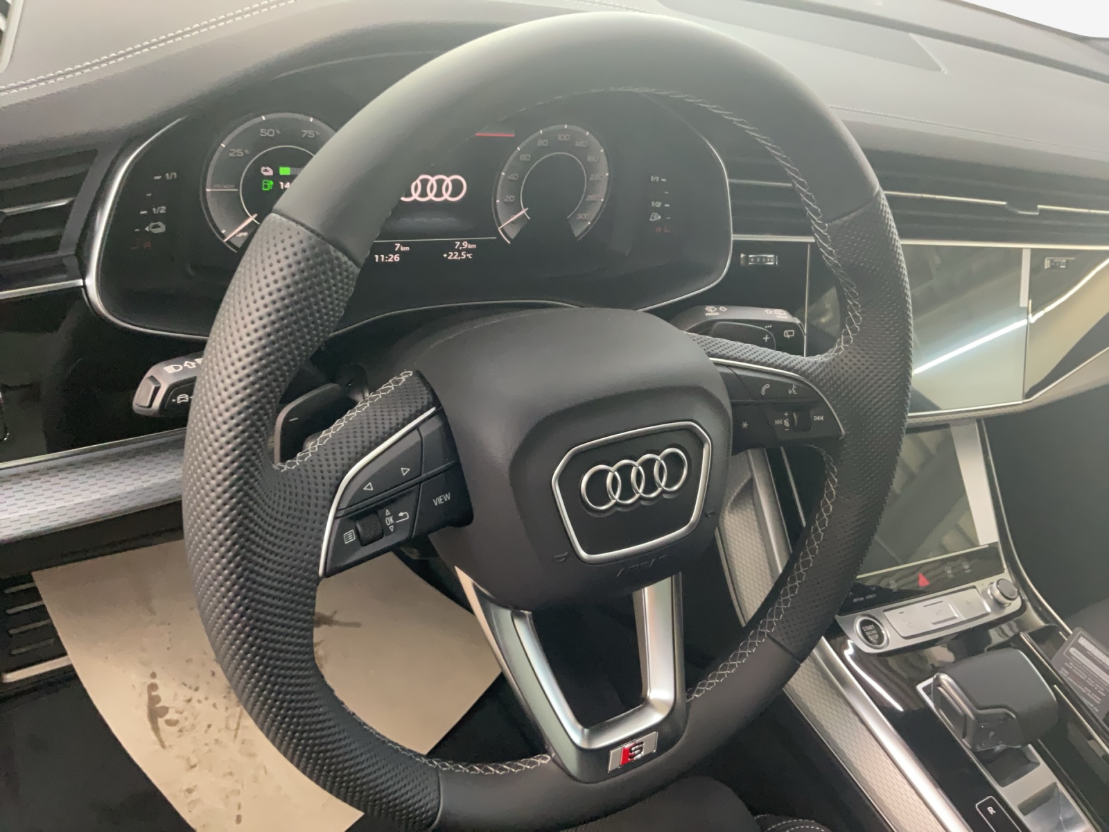 AUDI Q8 SUV TFSI e quattro 290 kW Attraction tiptronic-image-9