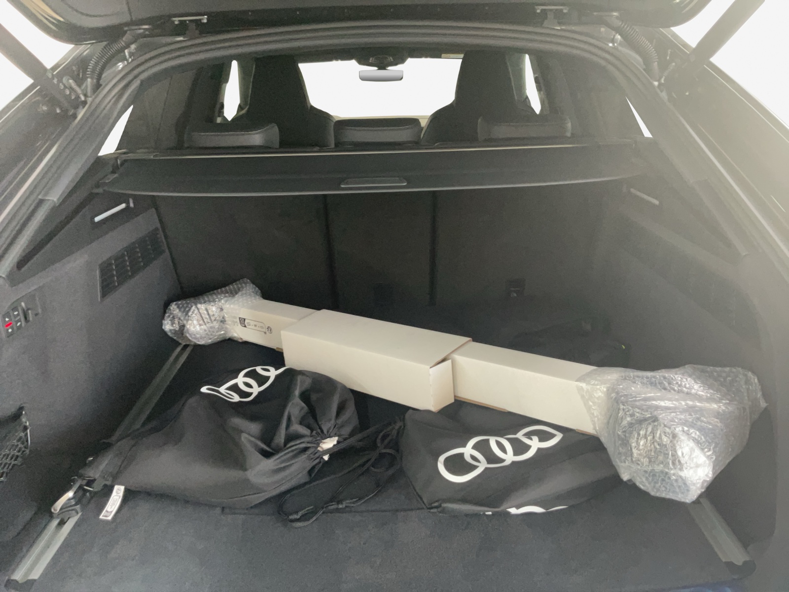 AUDI Q8 SUV TFSI e quattro 290 kW Attraction tiptronic-image-12