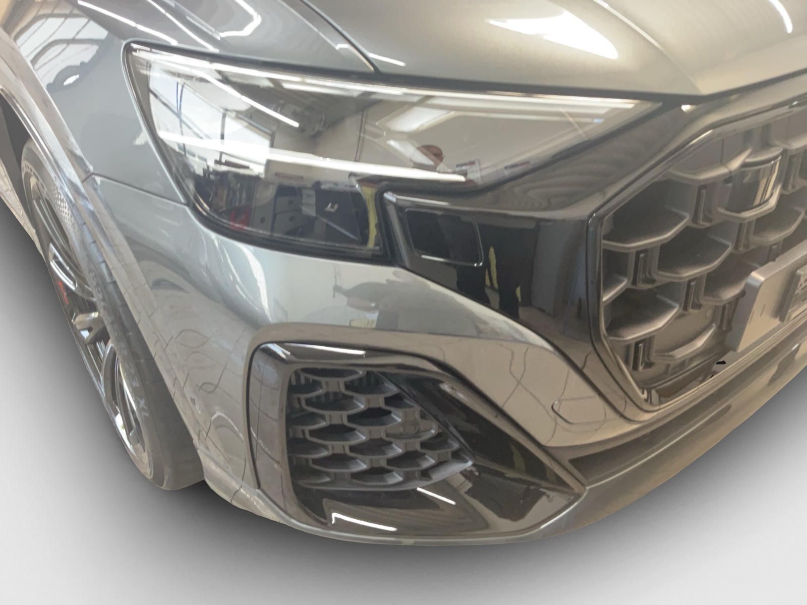 AUDI Q8 SUV TFSI e quattro 290 kW Attraction tiptronic-image-15