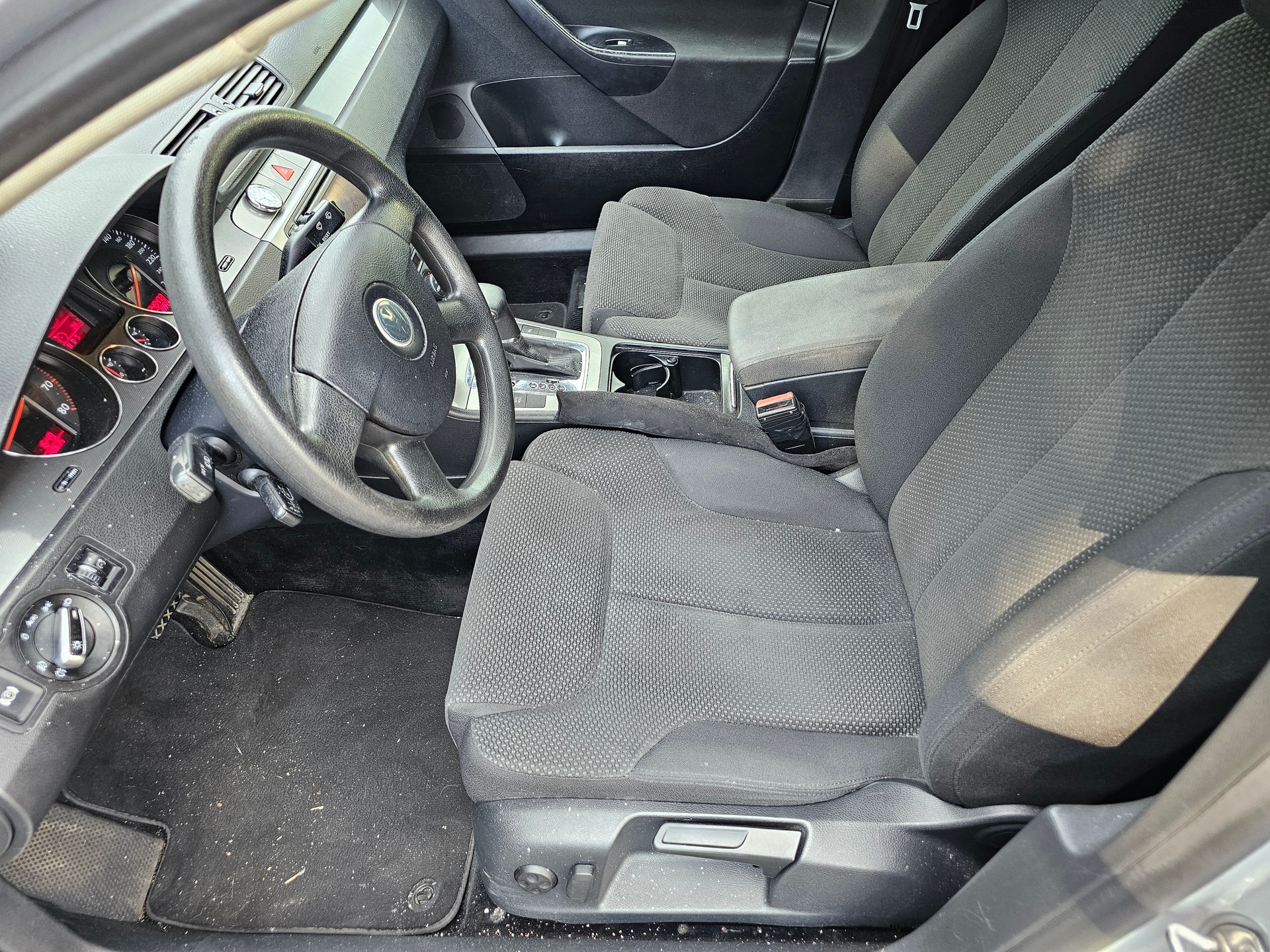 VW Passat 2.0 FSI Comfortline-image-10