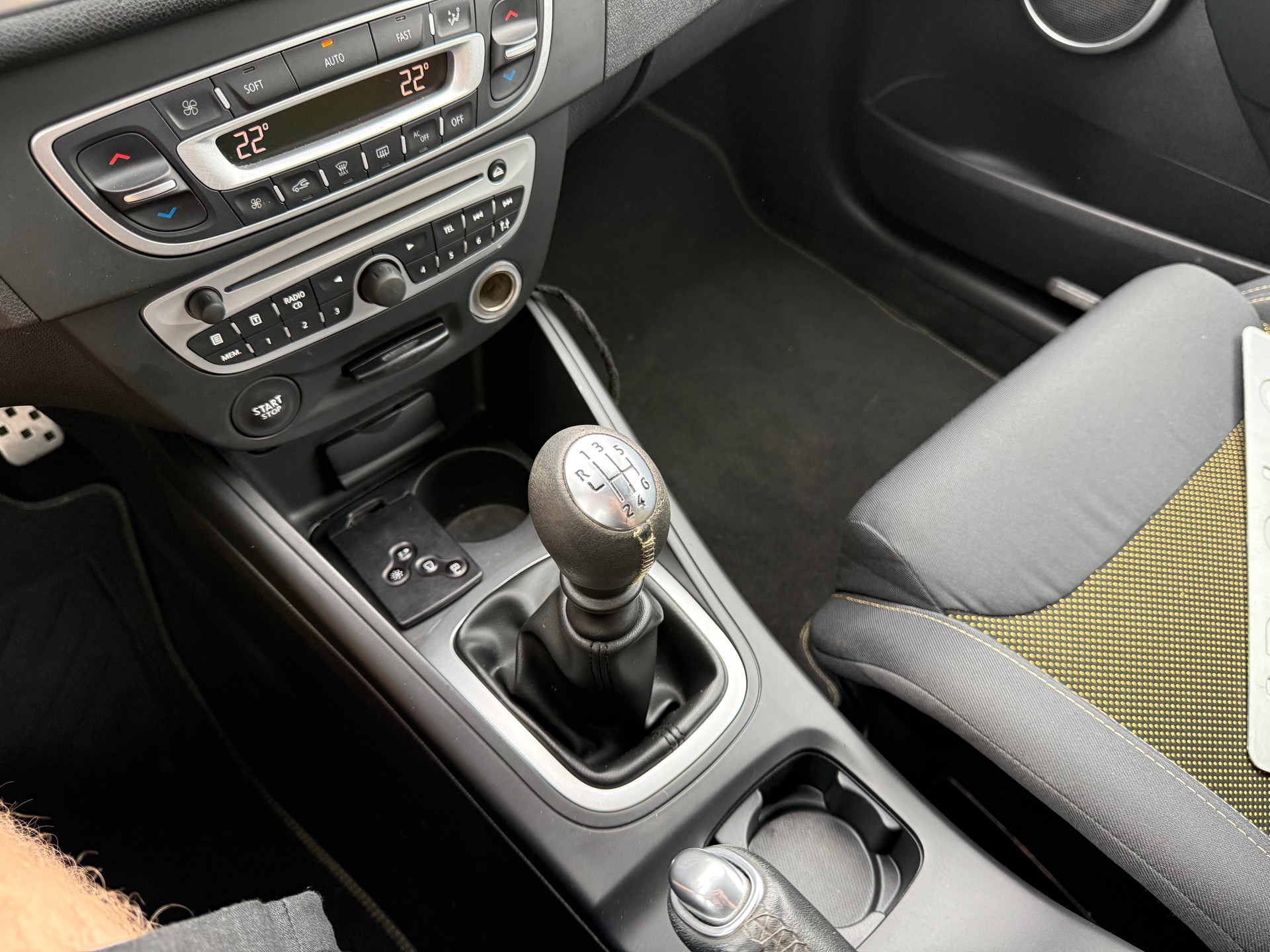 RENAULT Mégane Coupé 2.0 16V Turbo RS Cup-image-9