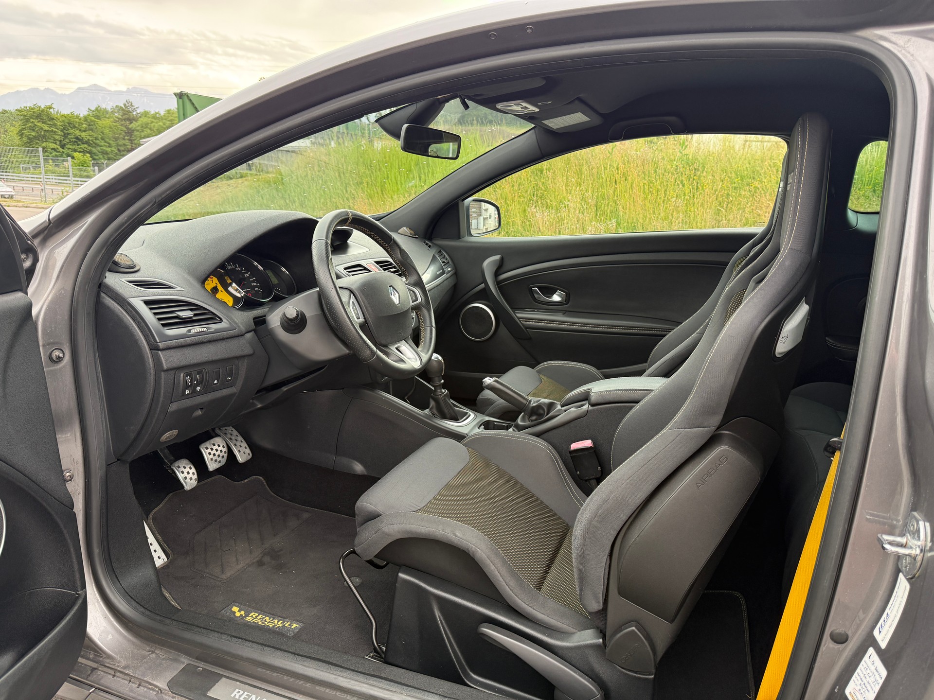 RENAULT Mégane Coupé 2.0 16V Turbo RS Cup-image-6