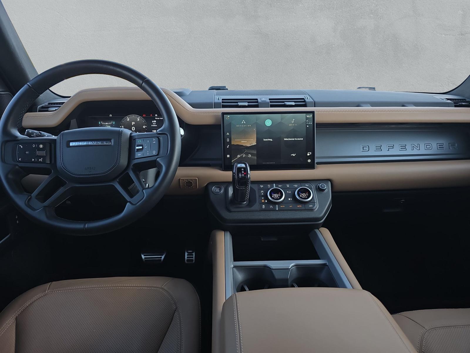 LAND ROVER Defender 130 3.0 D I6 300 X-Dynamic HSE (CH) AHK 3.0T-image-12