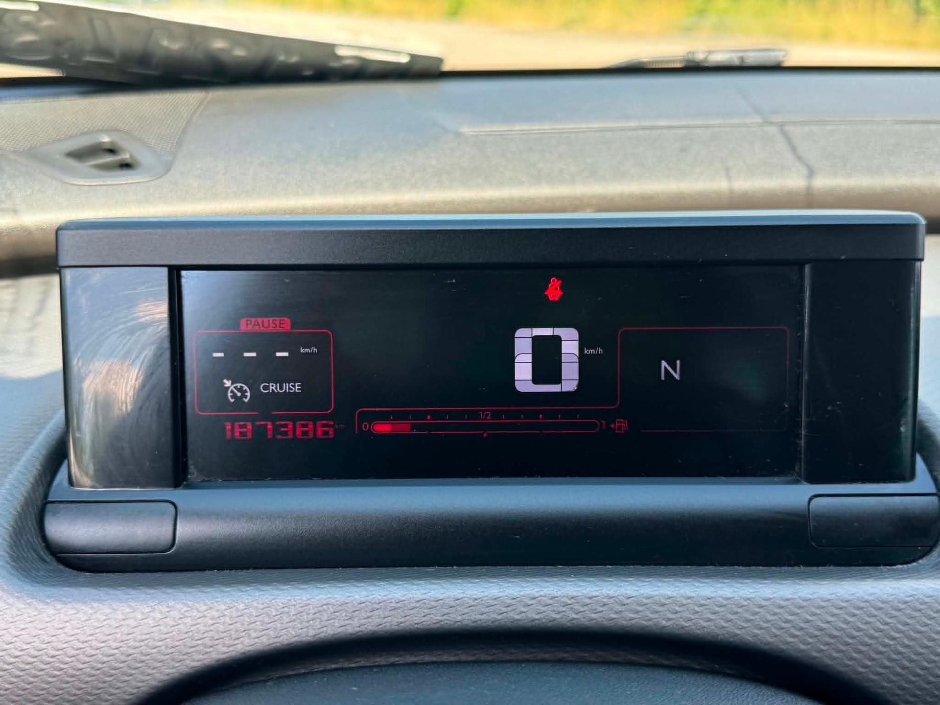CITROEN C4 Cactus 1.6 e-HDi Live ETG6-image-4