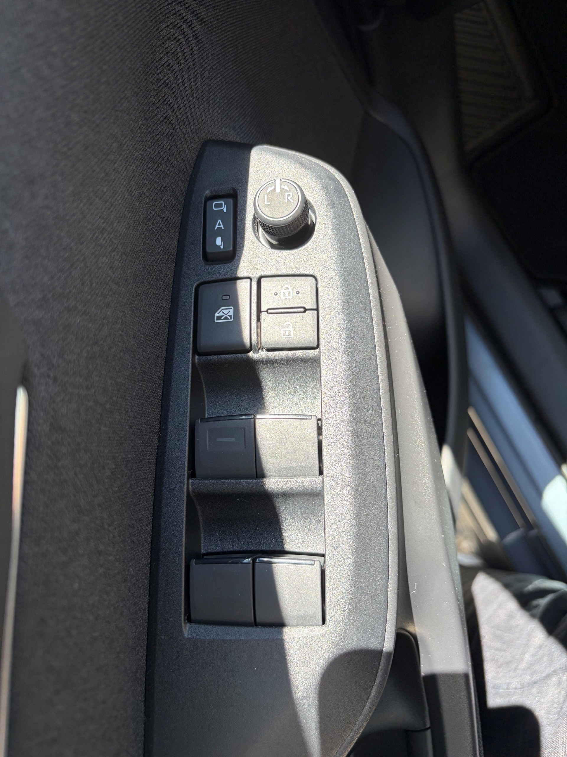 TOYOTA Yaris 1.5 Trend e-CVT-image-13