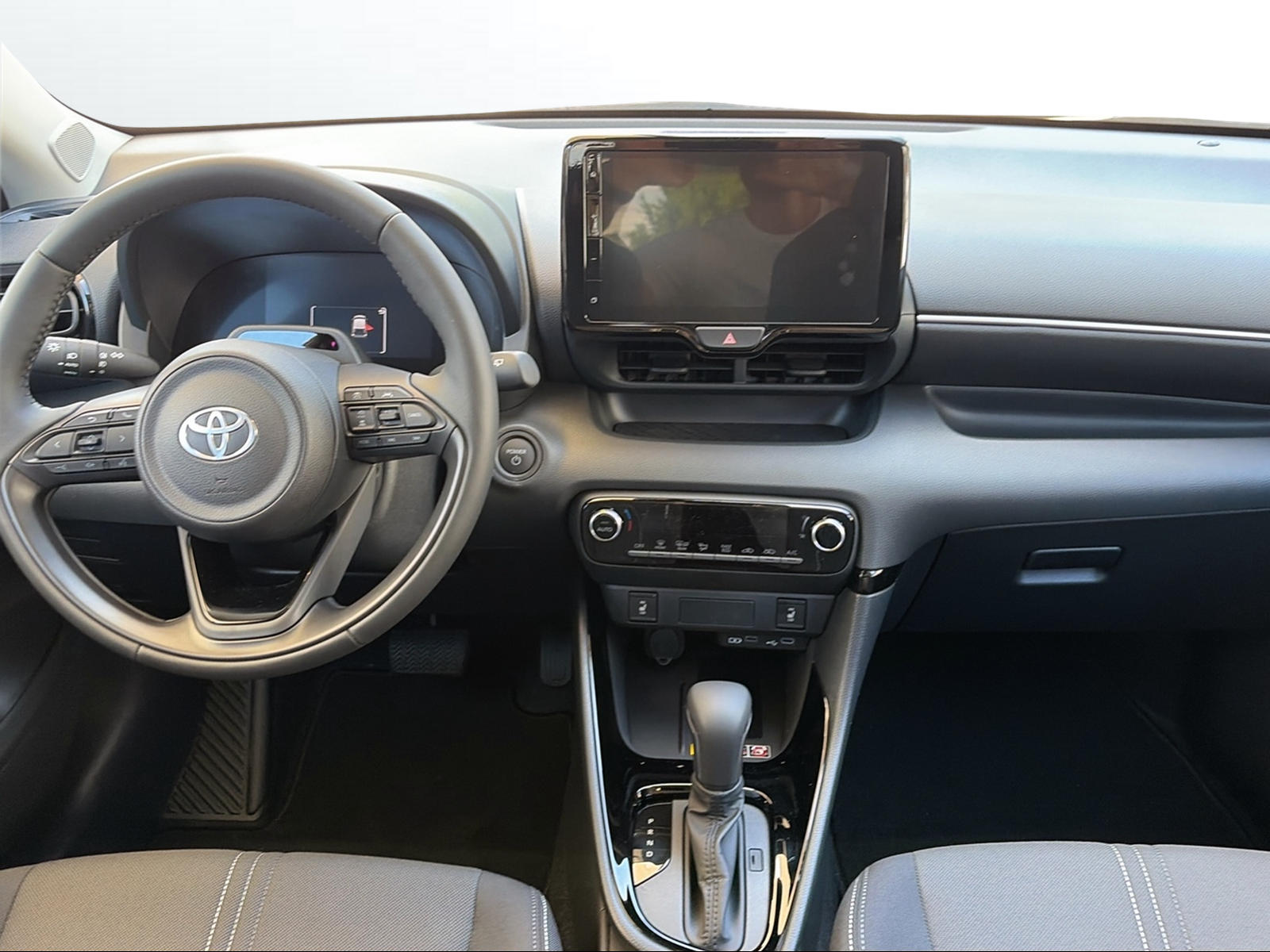 TOYOTA Yaris 1.5 Trend e-CVT-image-9