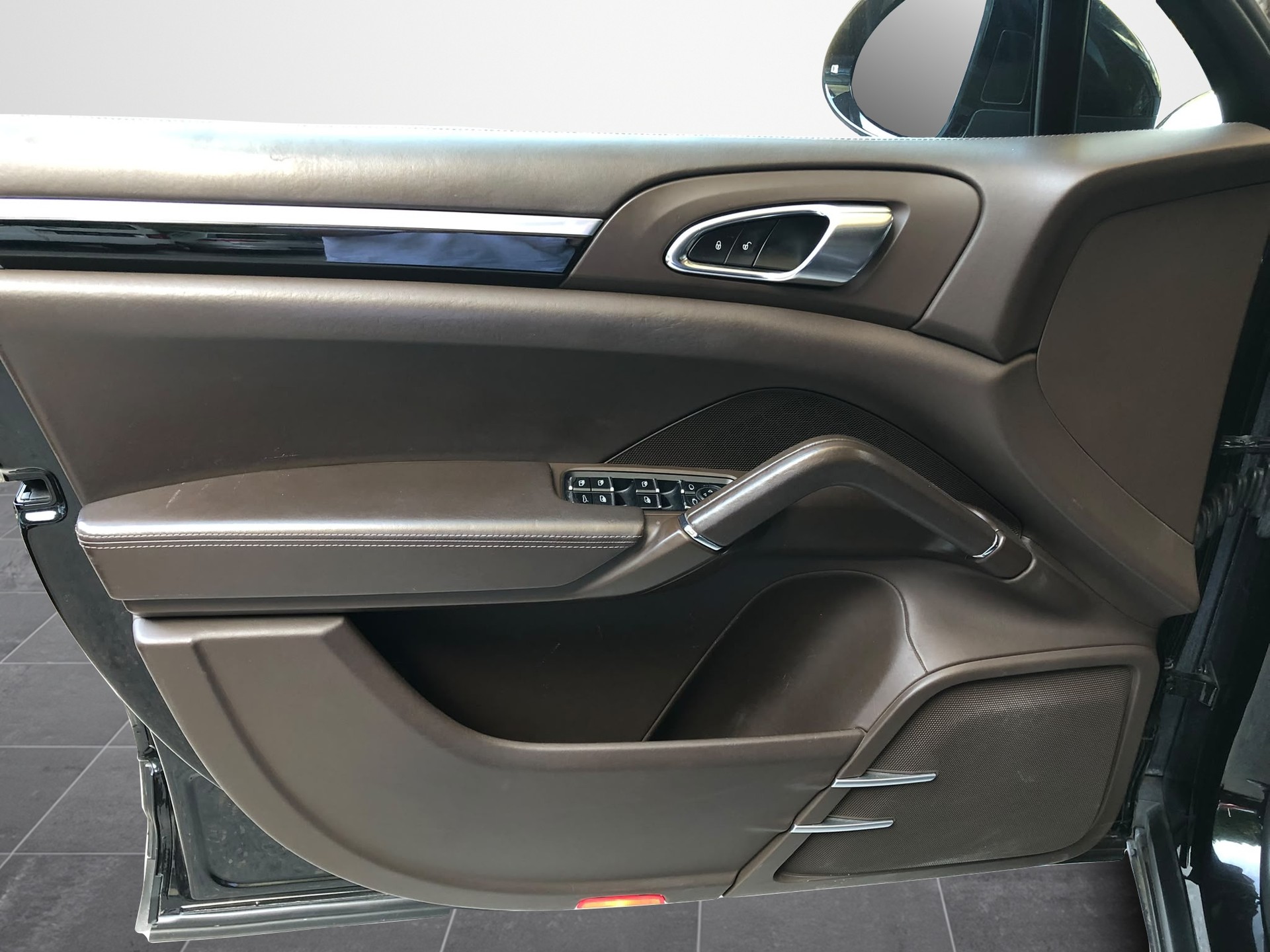 PORSCHE Cayenne-image-5