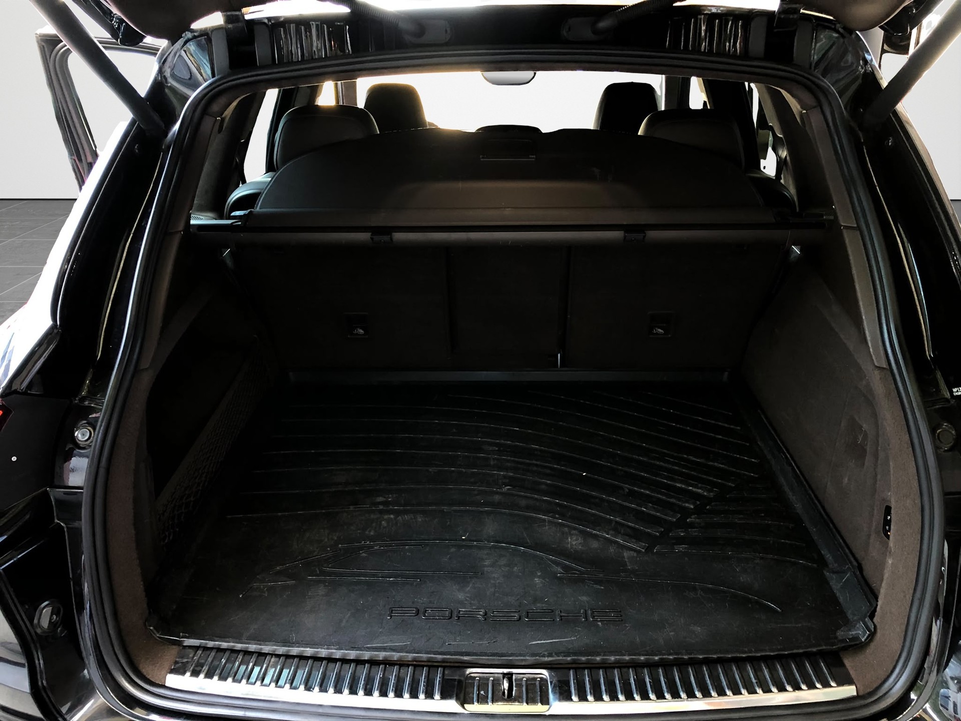 PORSCHE Cayenne-image-10