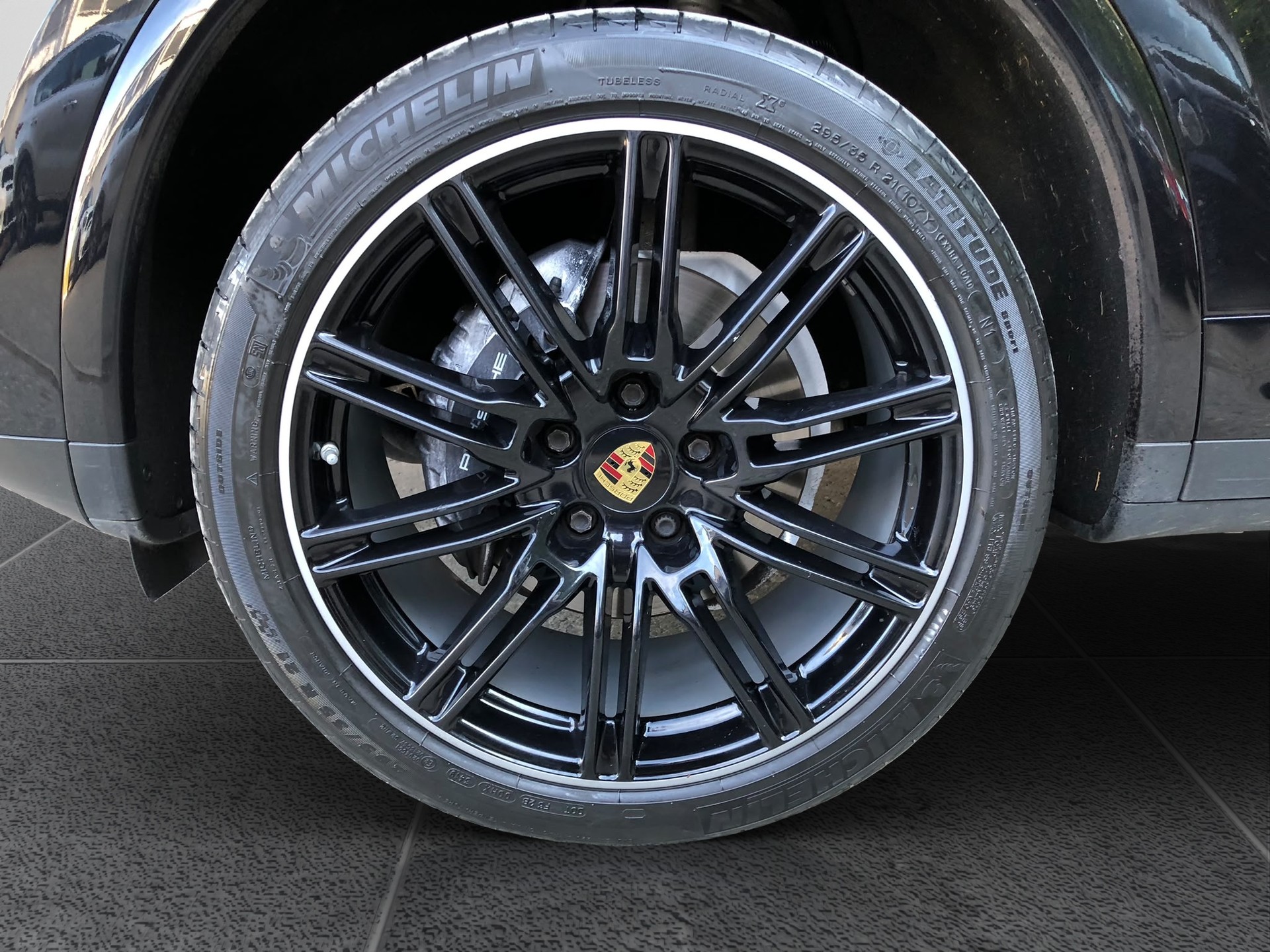 PORSCHE Cayenne-image-12