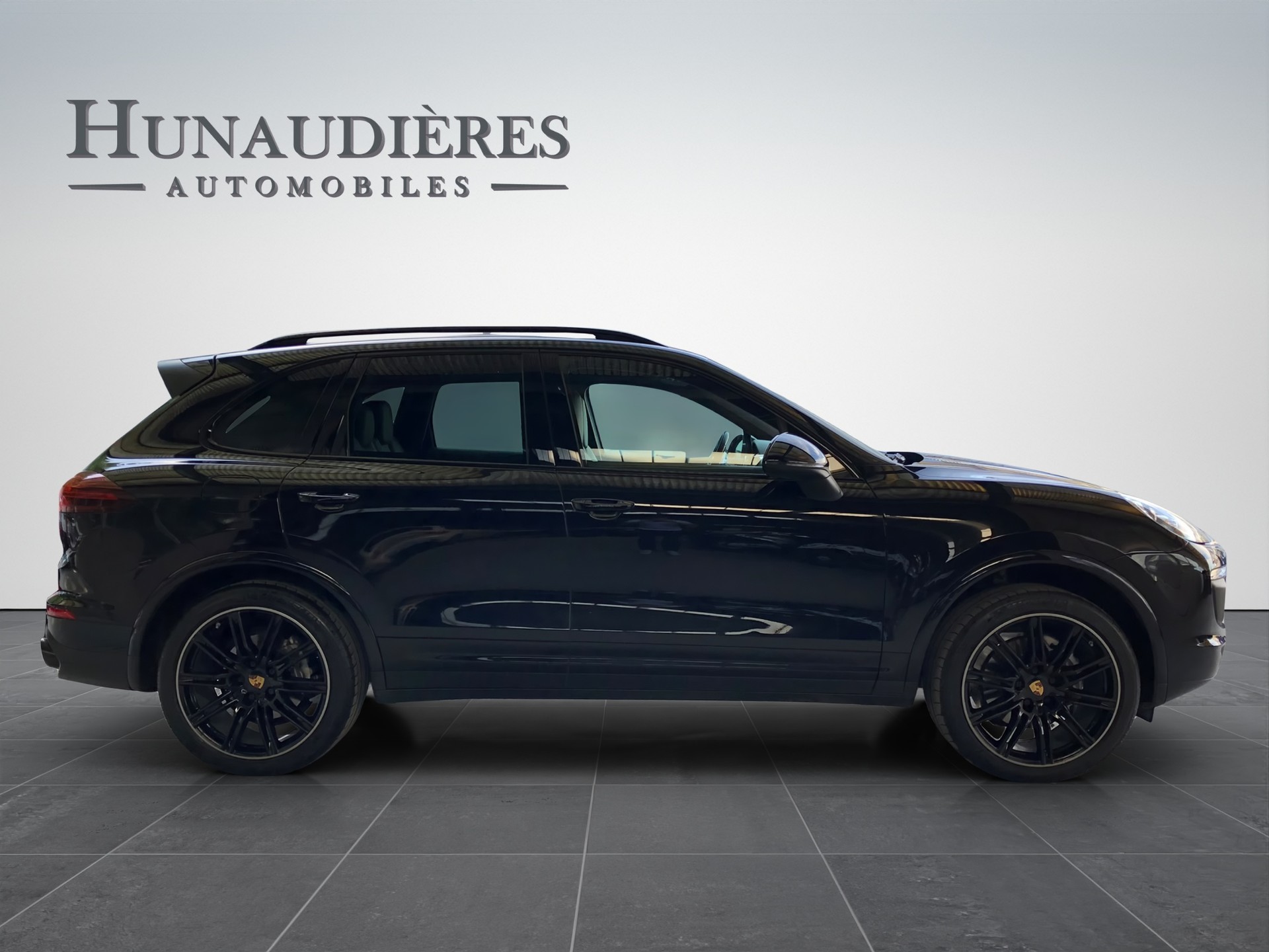 PORSCHE Cayenne-image-13