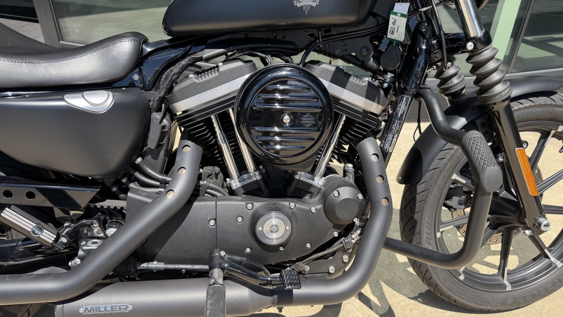 HARLEY-DAVIDSON XL 883 N Sportster Iron-showroom-element-2