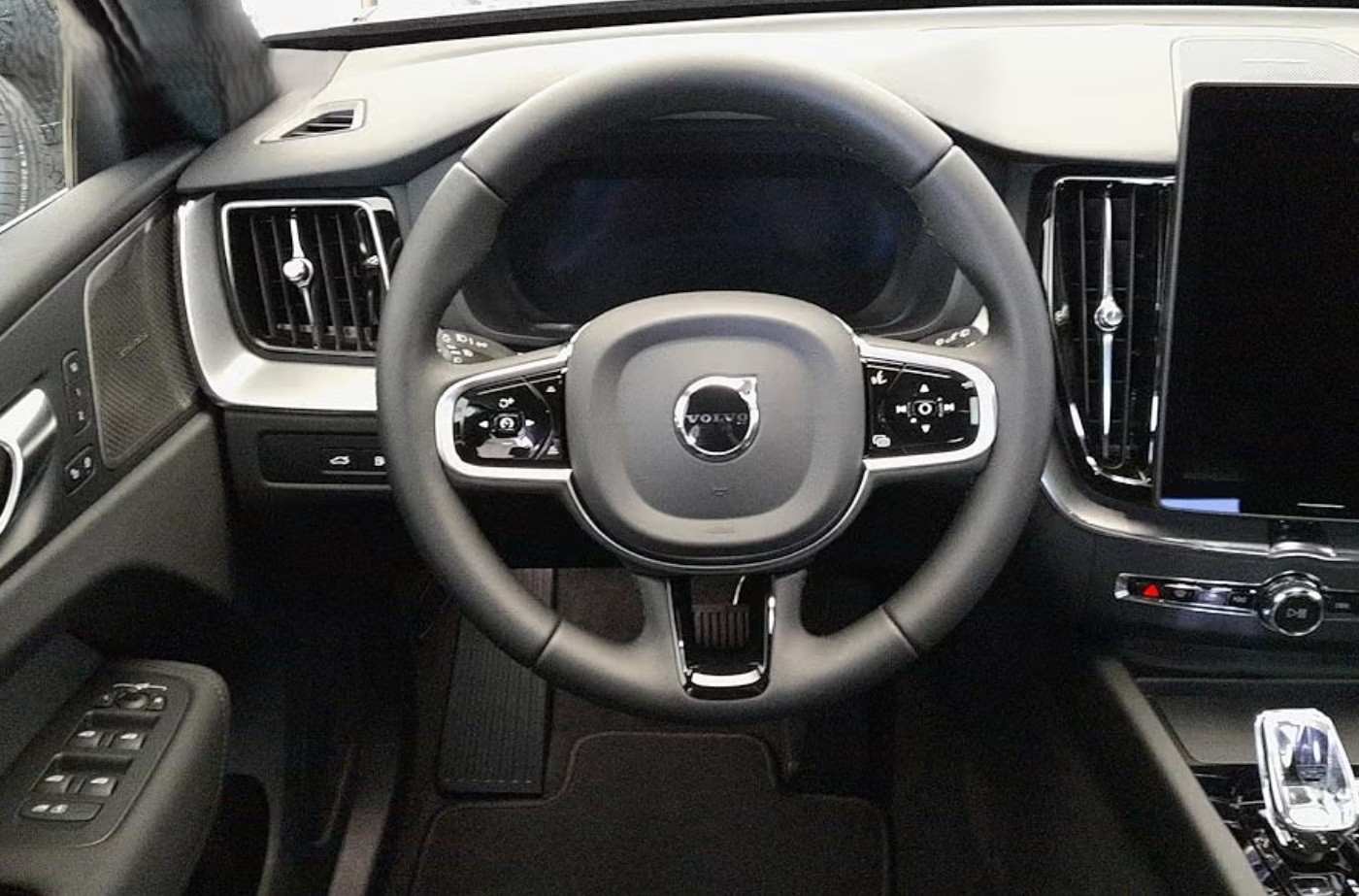 VOLVO XC60 T6 eAWD PluginHybrid Plus Dark Geartronic-image-9
