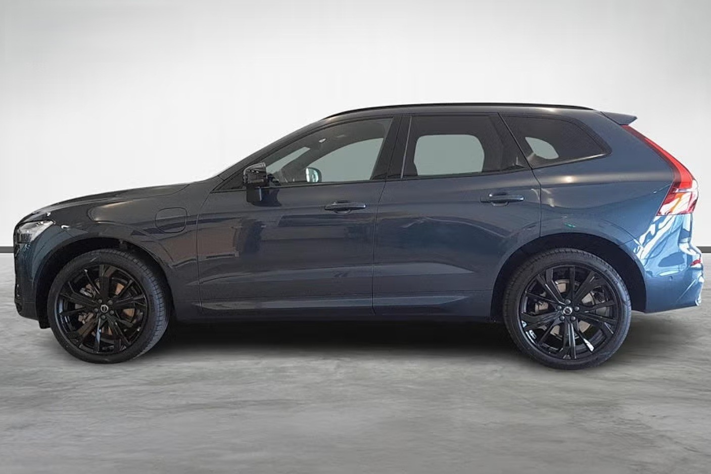 VOLVO XC60 T6 eAWD PluginHybrid Plus Dark Geartronic-image-1