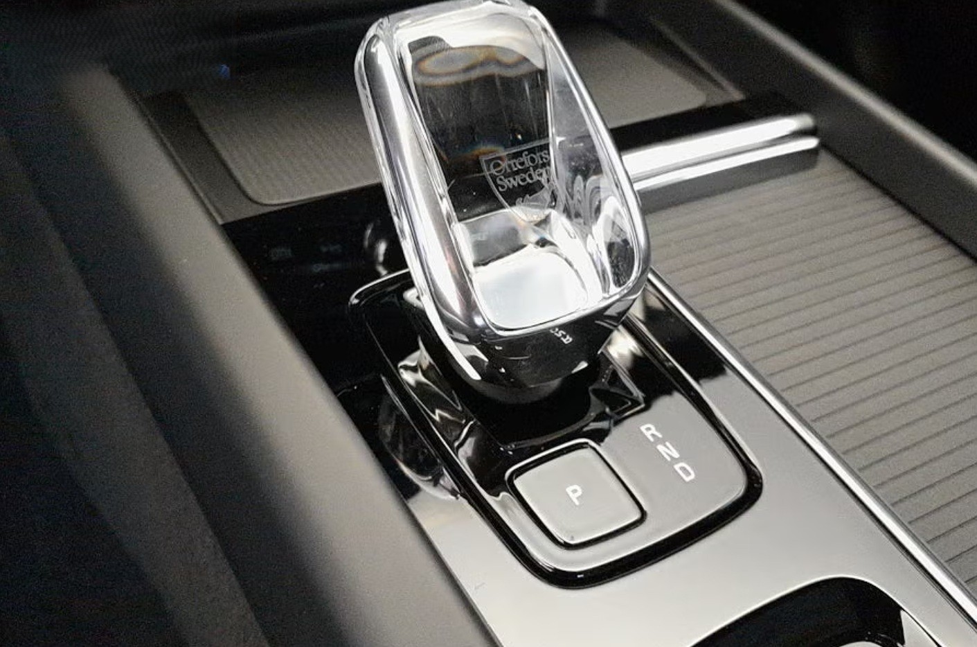 VOLVO XC60 T6 eAWD PluginHybrid Plus Dark Geartronic-image-11