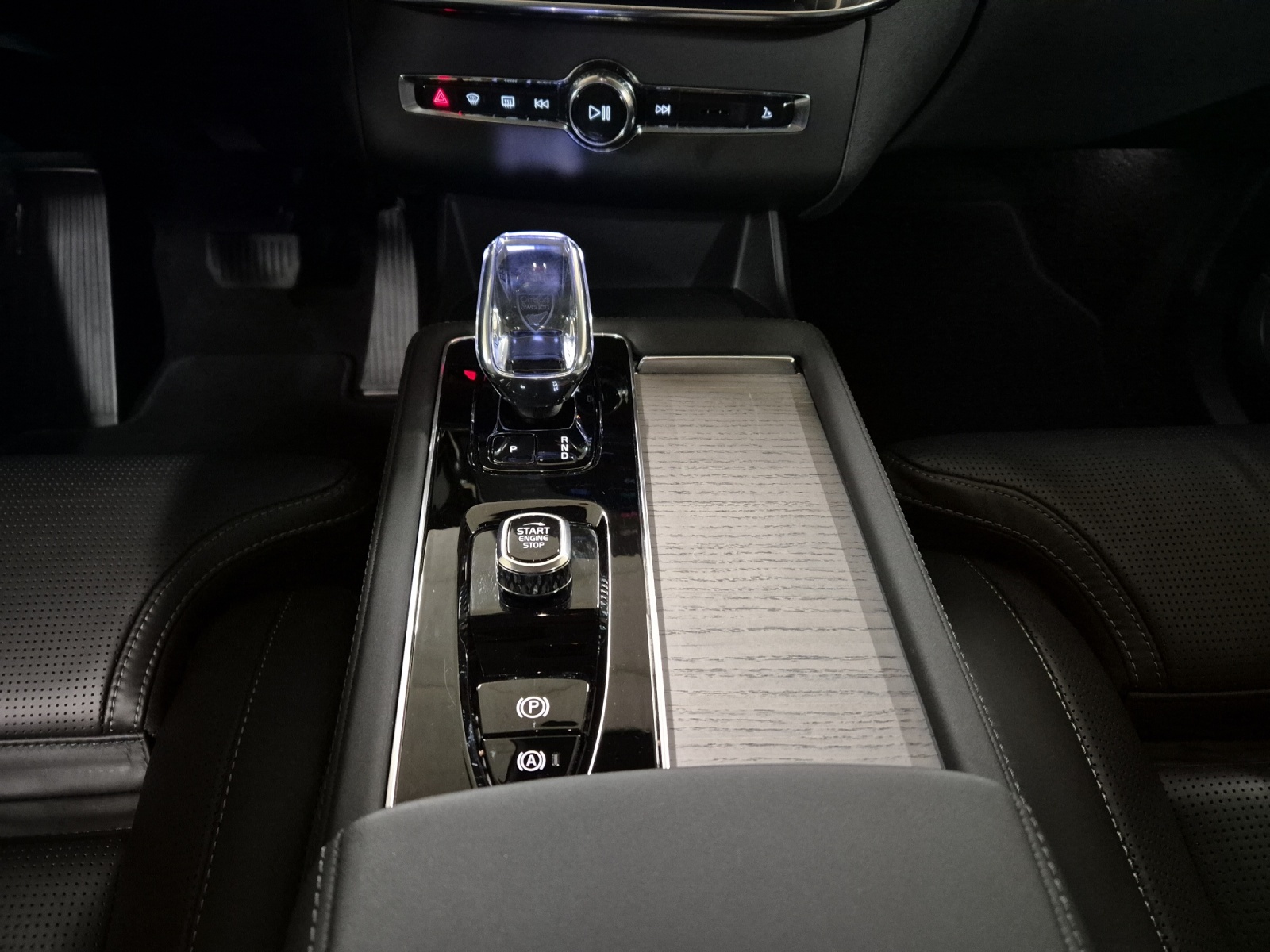 VOLVO XC90 2.0 B5 MH Plus Bright AWD-image-14