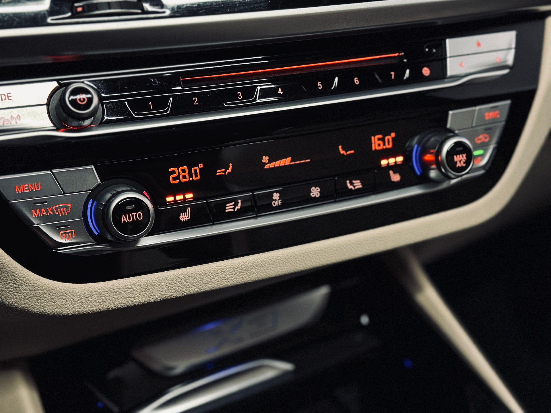 BMW X3 20d x-Drive Luxury Line-image-12