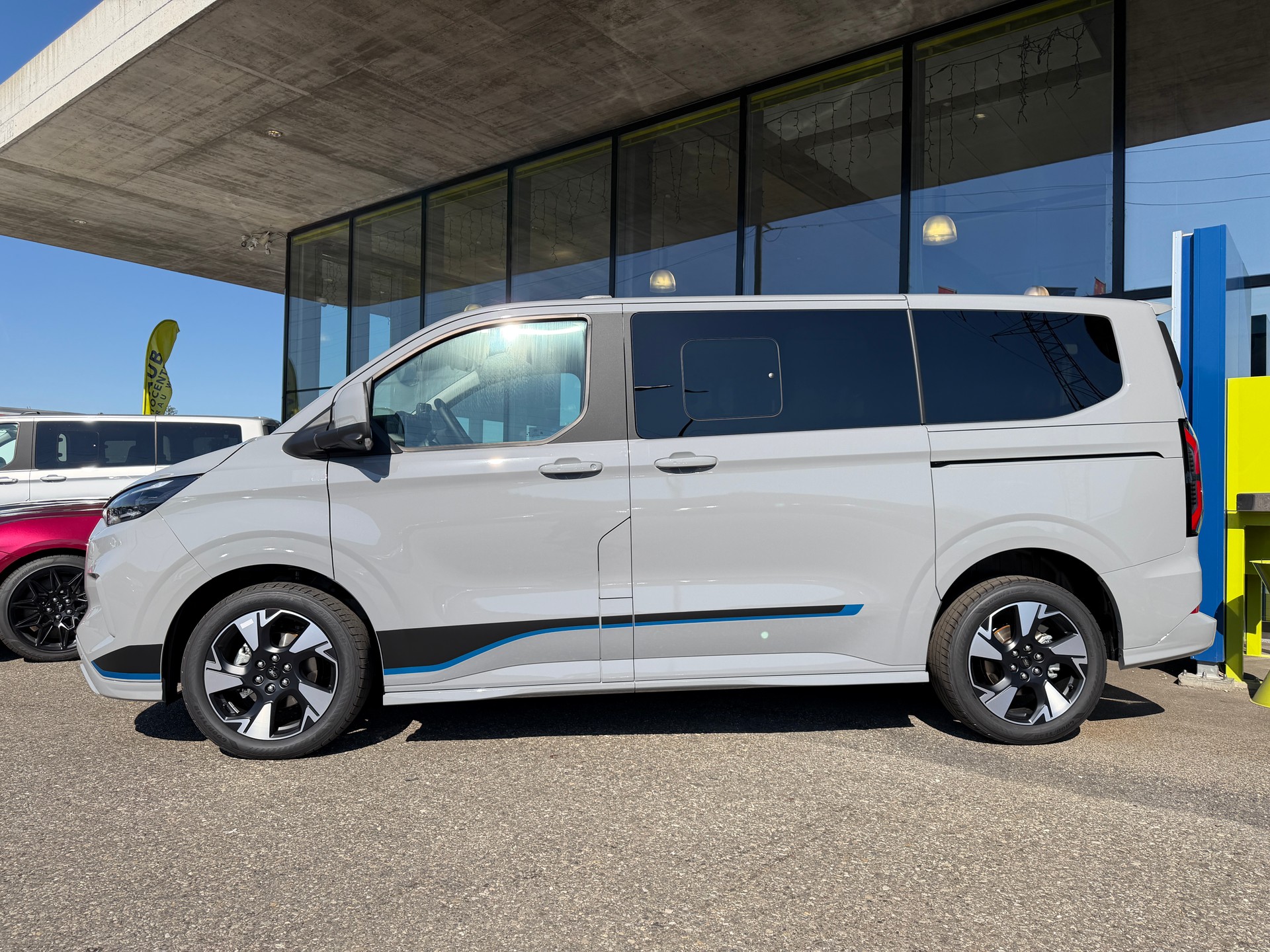 FORD Tourneo Bus 320 L1H1 Sport Automat 4x4-showroom-element-3