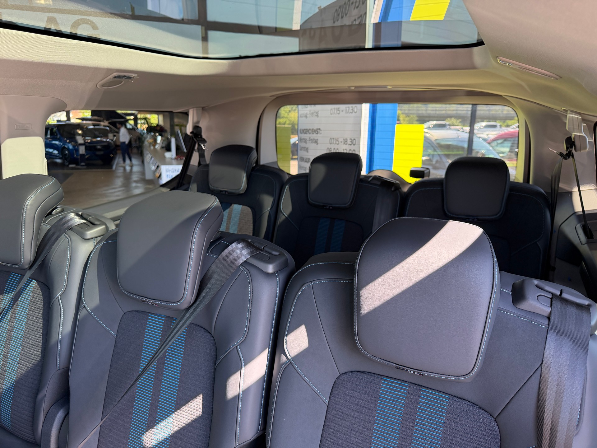 FORD Tourneo Bus 320 L1H1 Sport Automat 4x4-image-7