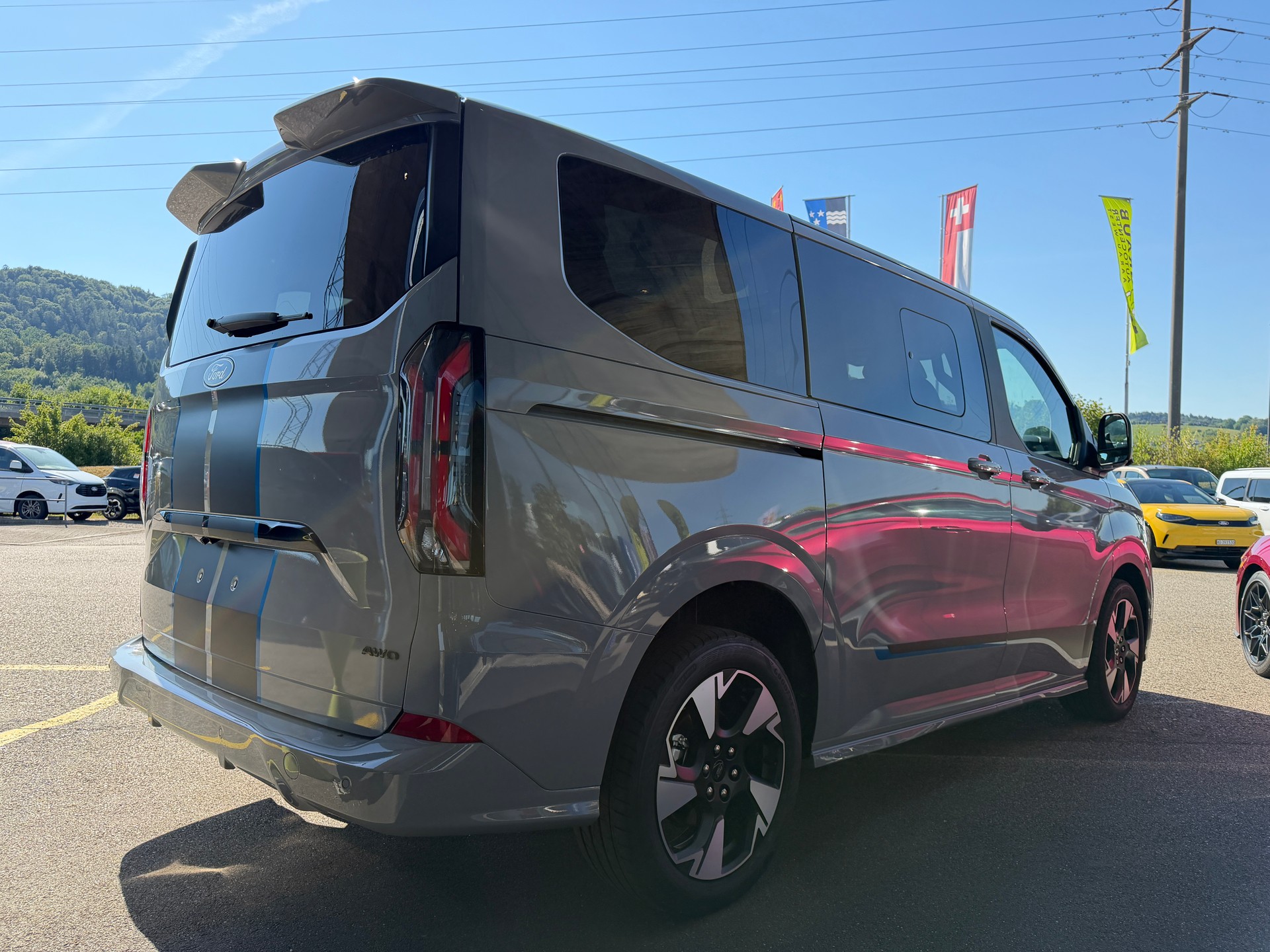 FORD Tourneo Bus 320 L1H1 Sport Automat 4x4-image-5