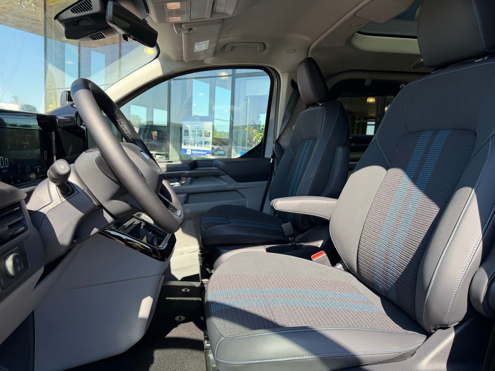 FORD Tourneo Bus 320 L1H1 Sport Automat 4x4-image-8