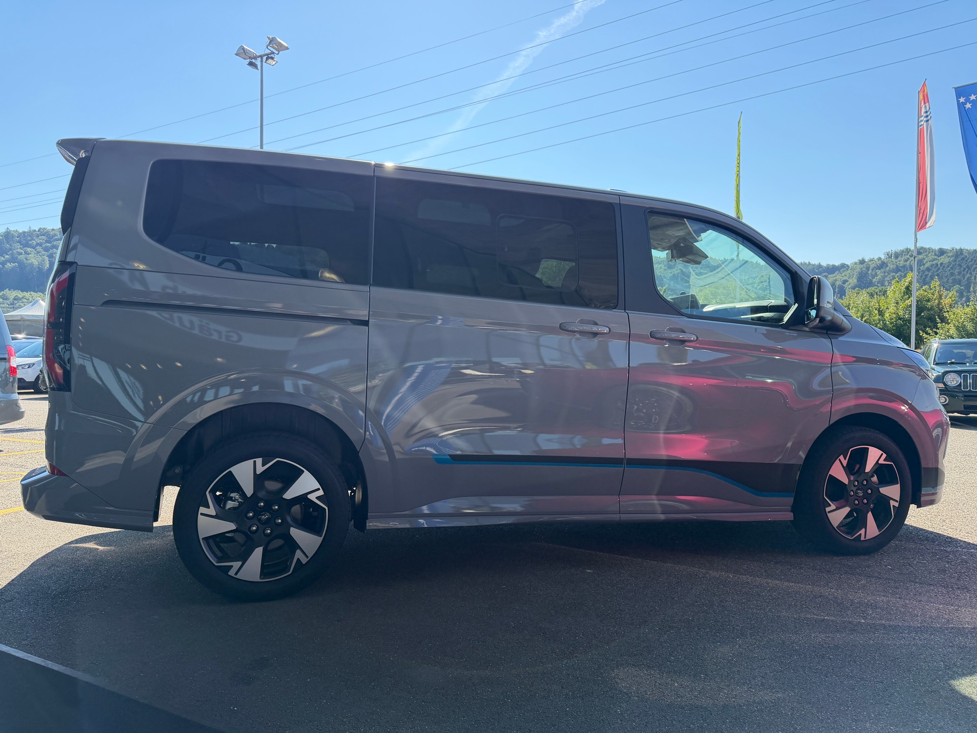 FORD Tourneo Bus 320 L1H1 Sport Automat 4x4-image-6