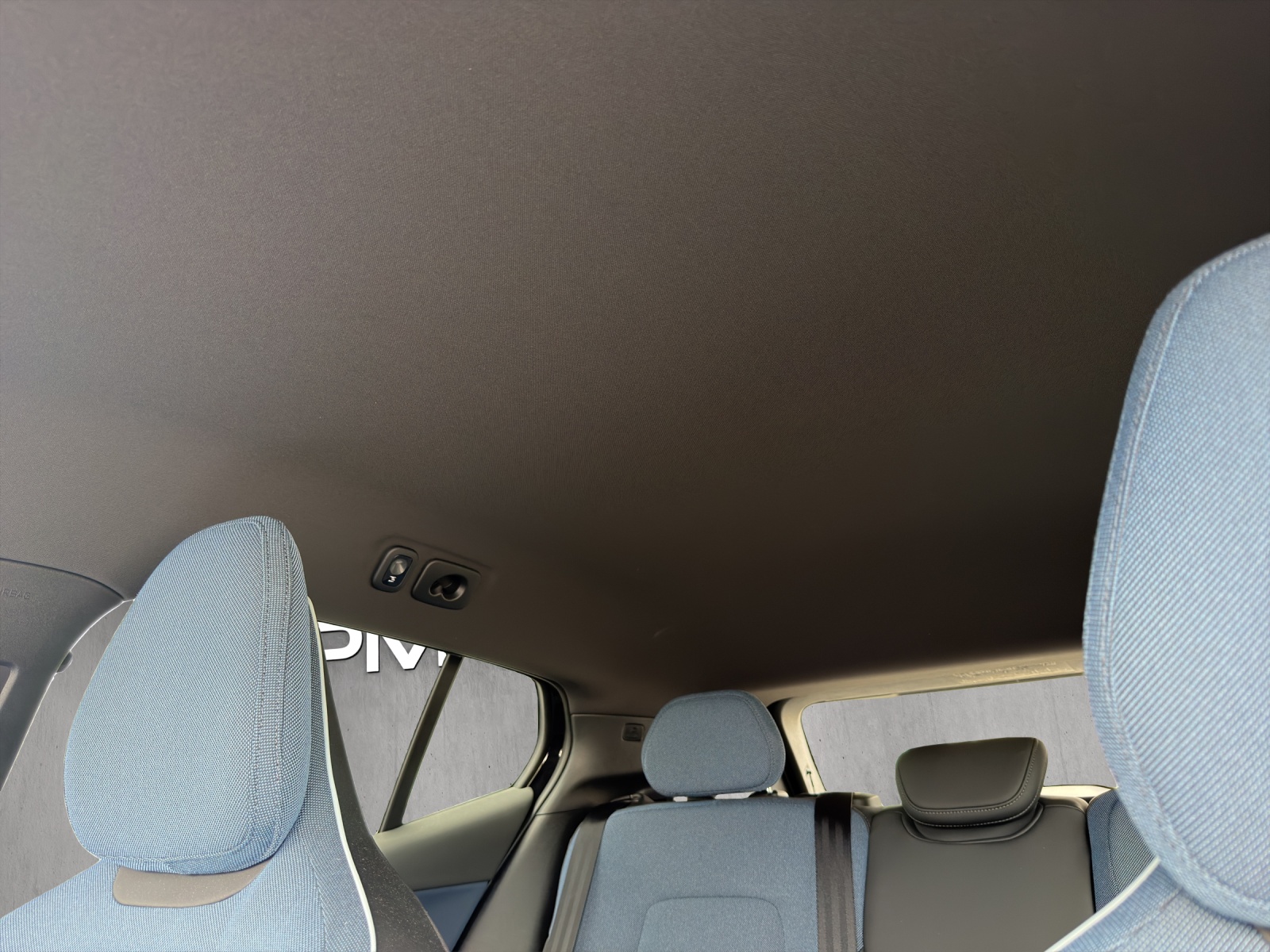 VOLVO EX30 E60 69kWh Twin Plus-image-14
