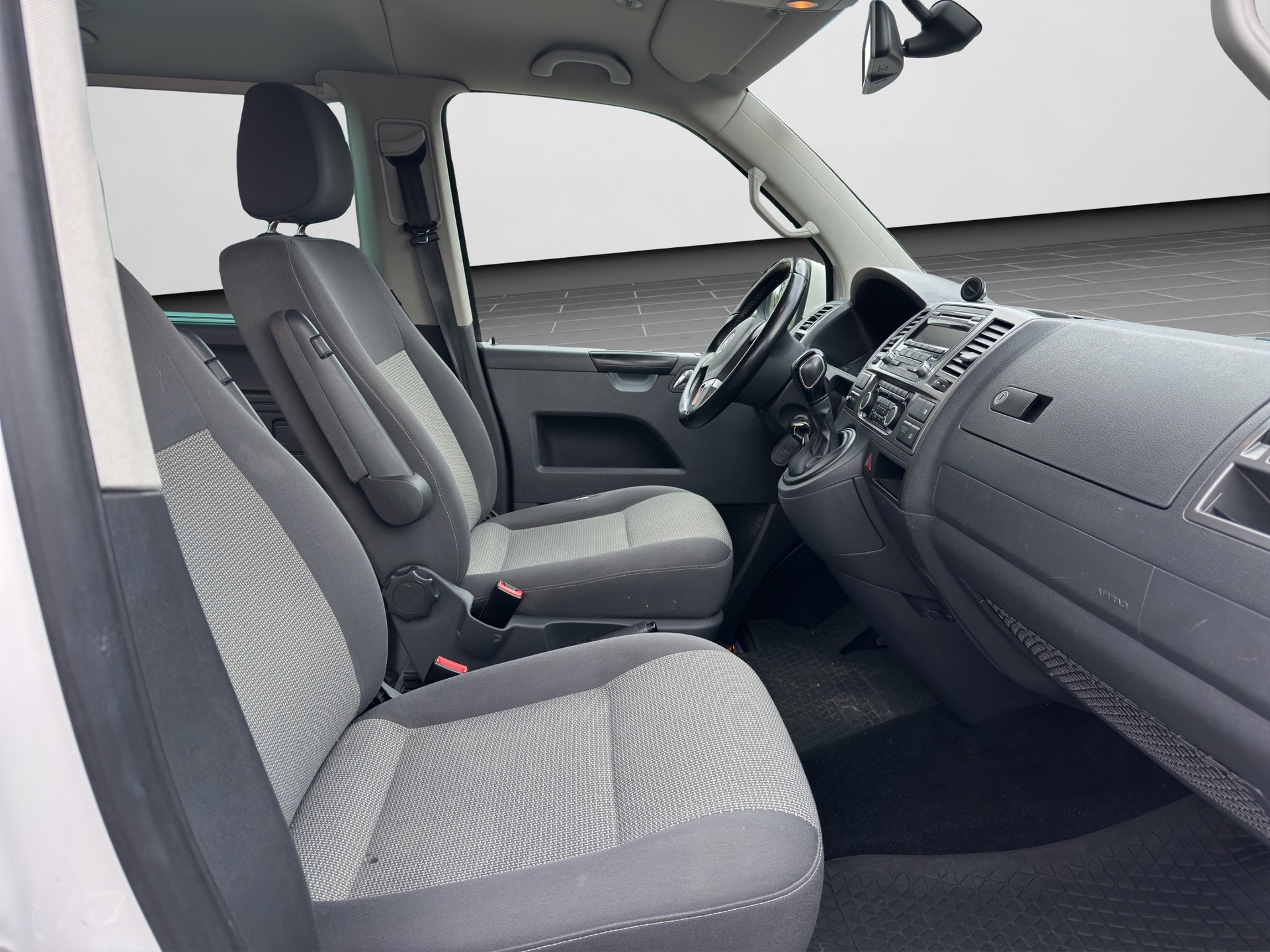 VW T5 Caravelle Comfortline 2.0 TDI CR DSG-image-13