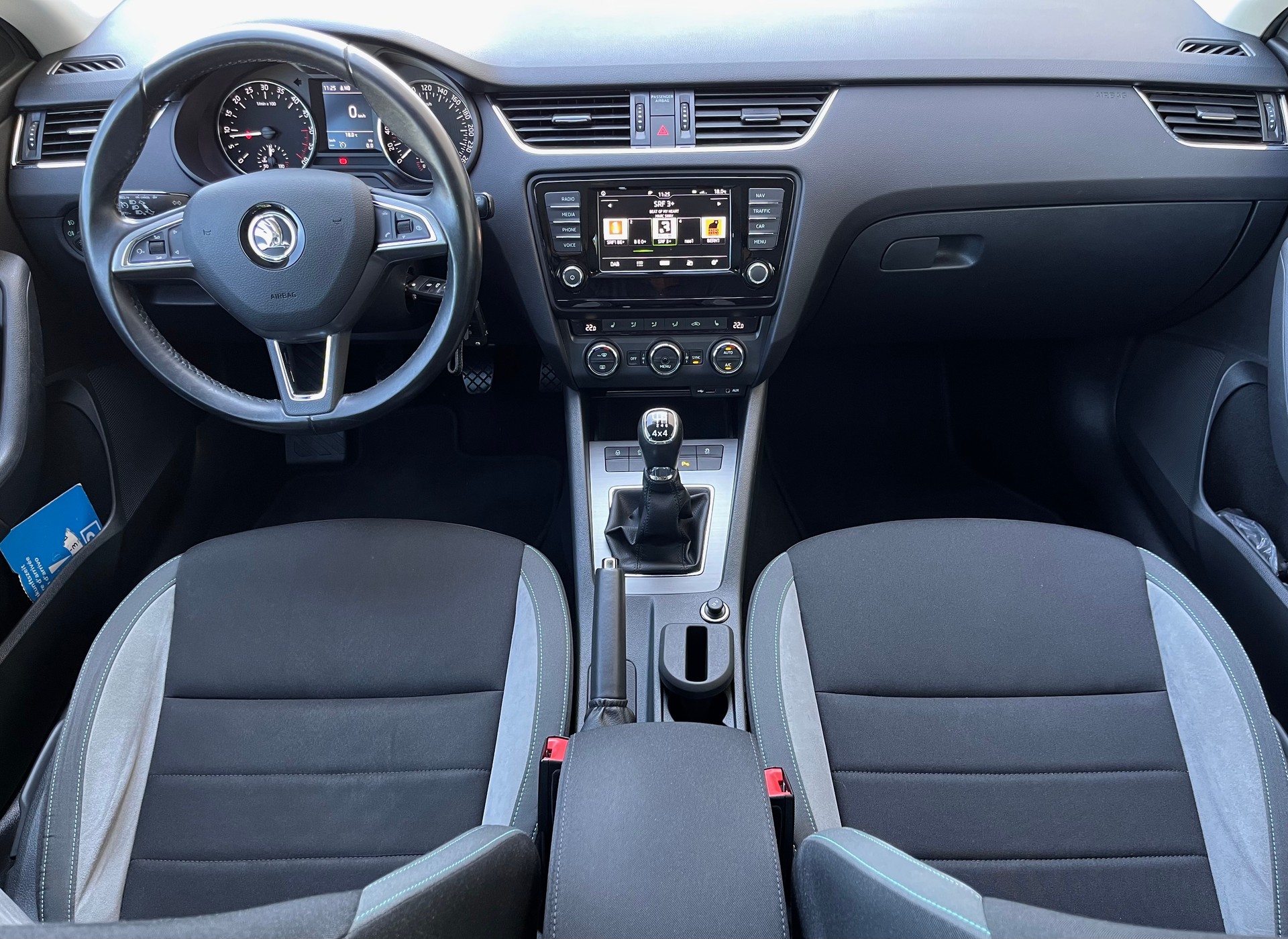 SKODA Octavia Combi 2.0 TDI Ambition 4x4-image-10