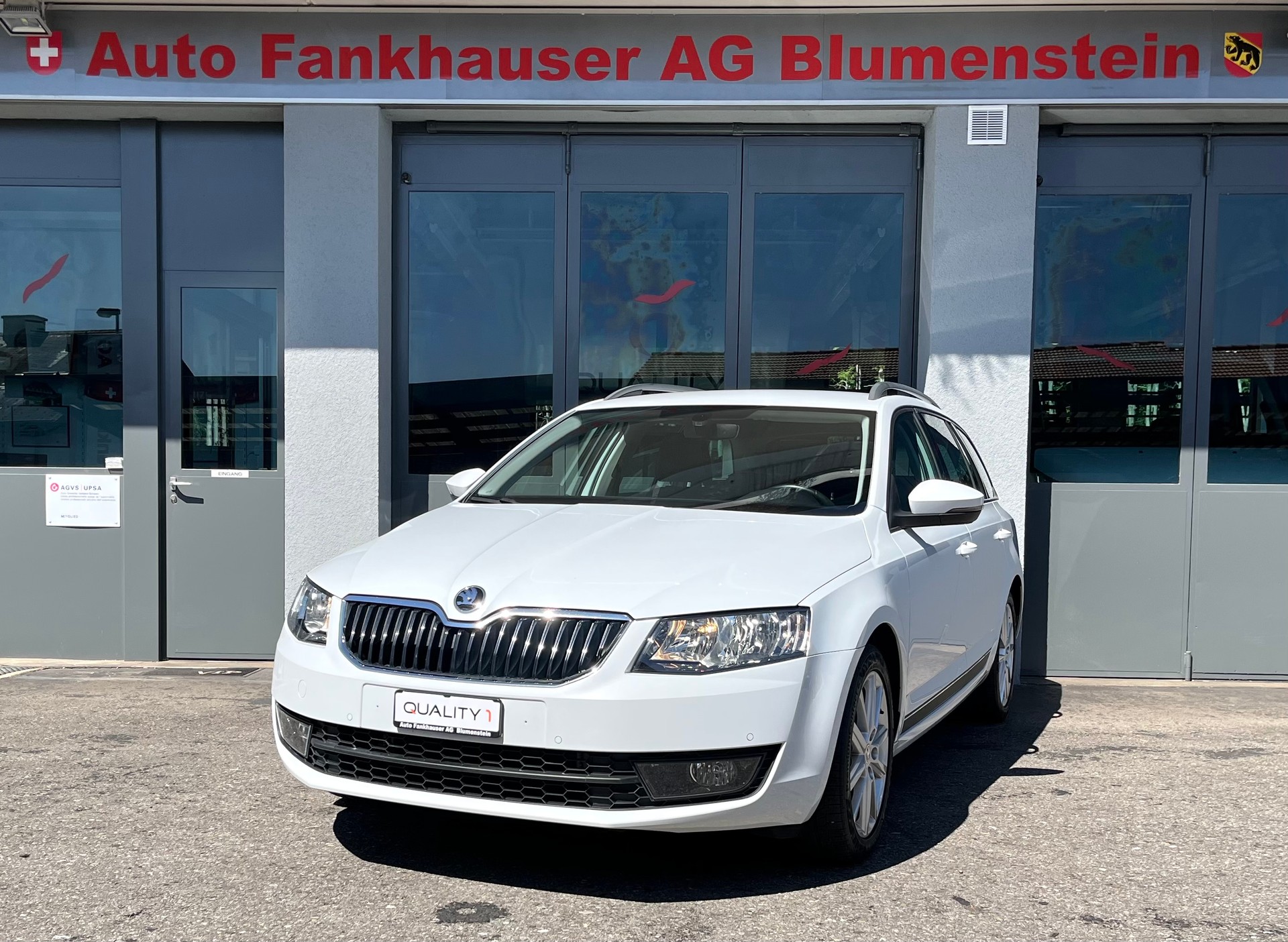 SKODA Octavia Combi 2.0 TDI Ambition 4x4-image-1