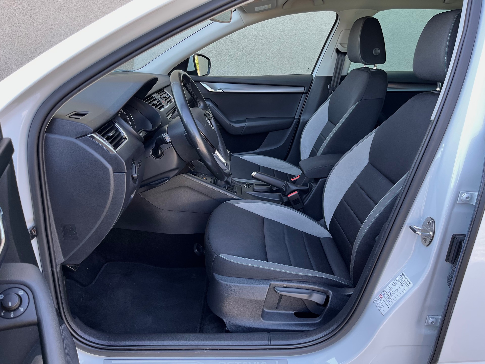 SKODA Octavia Combi 2.0 TDI Ambition 4x4-image-9