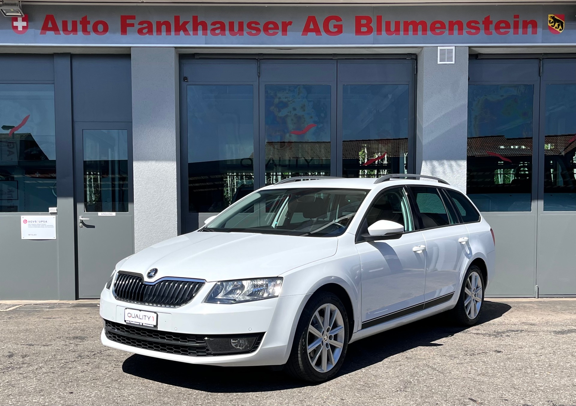 SKODA Octavia Combi 2.0 TDI Ambition 4x4-image-0