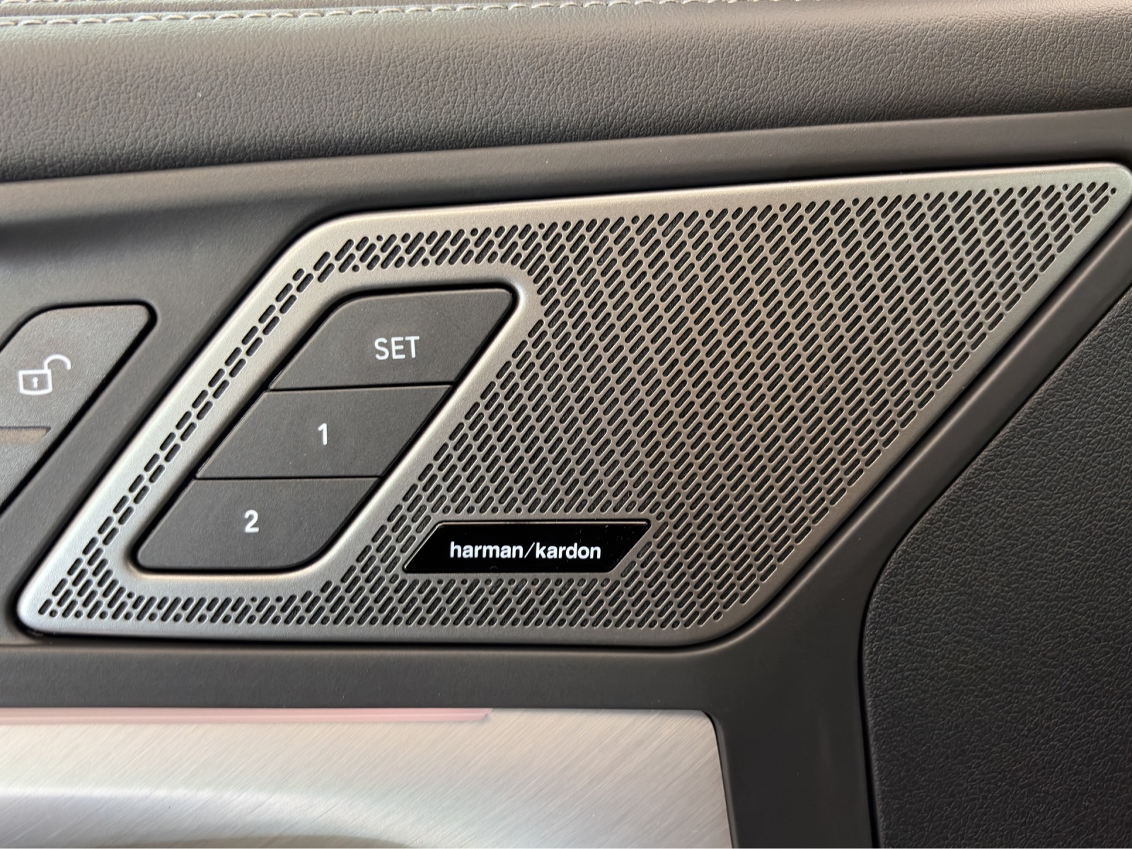 BMW X1 23i xDrive paddles-image-20