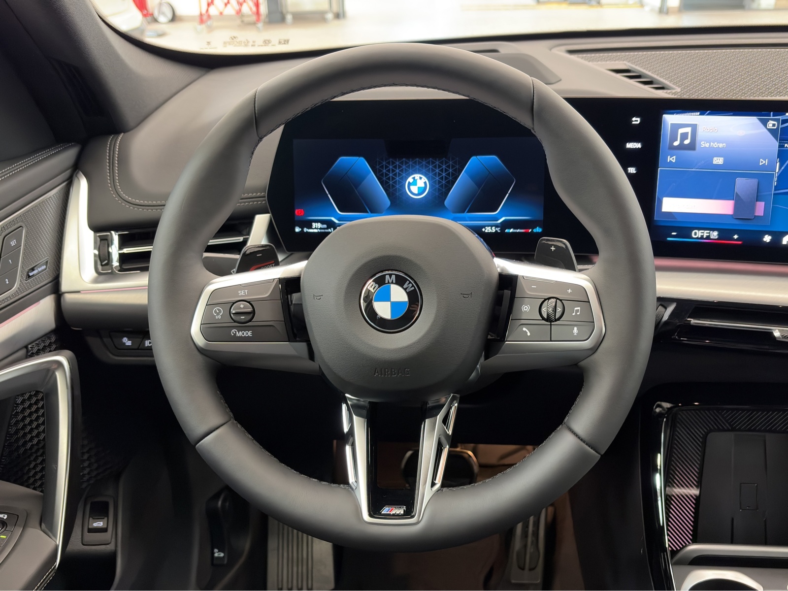 BMW X1 23i xDrive paddles-image-10