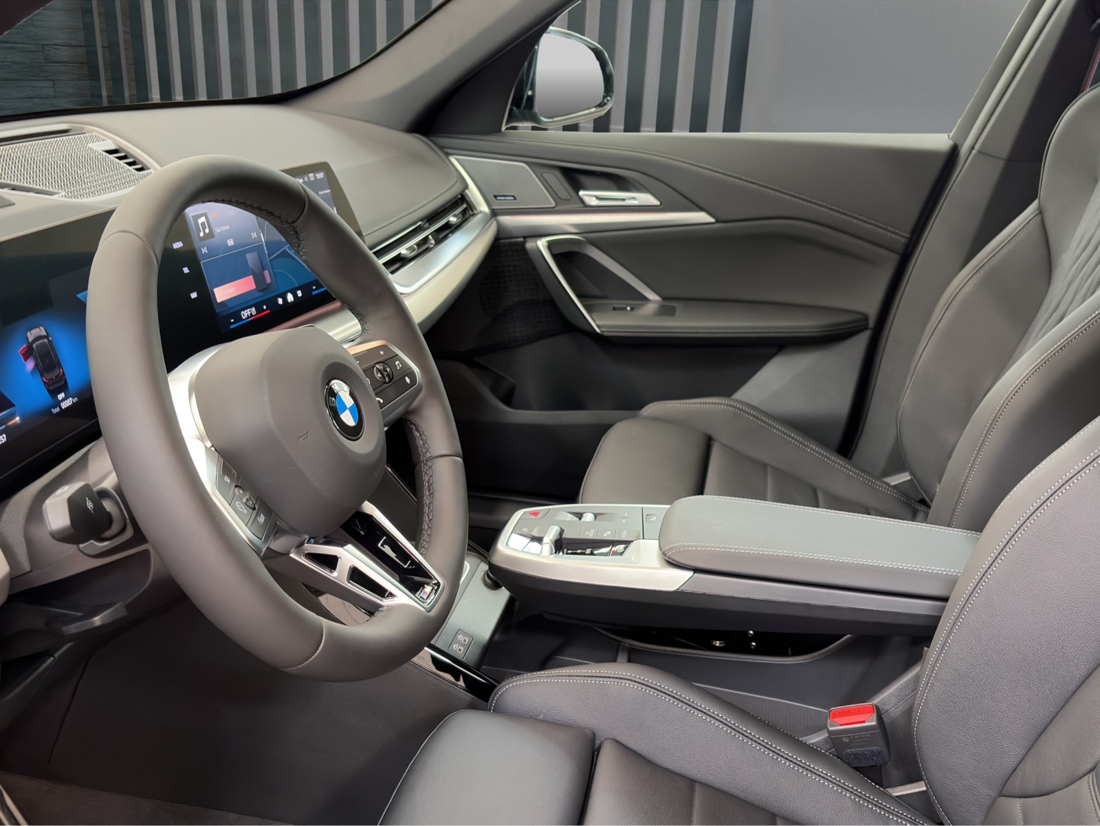 BMW X1 23i xDrive paddles-image-13