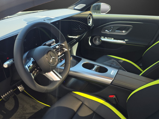 MERCEDES-BENZ CLA 220 8G-DCT 4Matic-image-6
