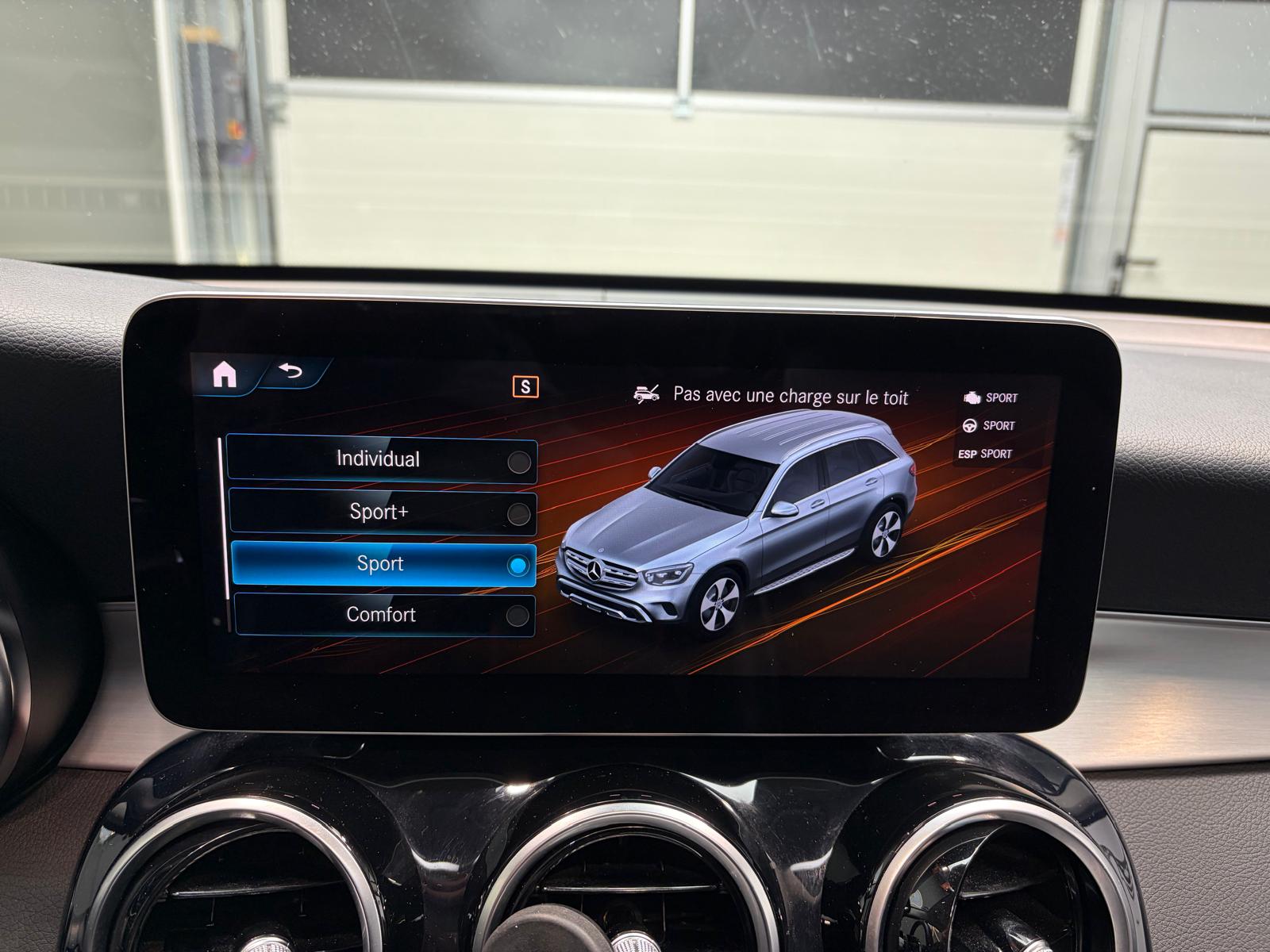 MERCEDES-BENZ GLC 250 d AMG Line 4Matic 9G-Tronic - Toit ouvrant - Caméra 360-image-24