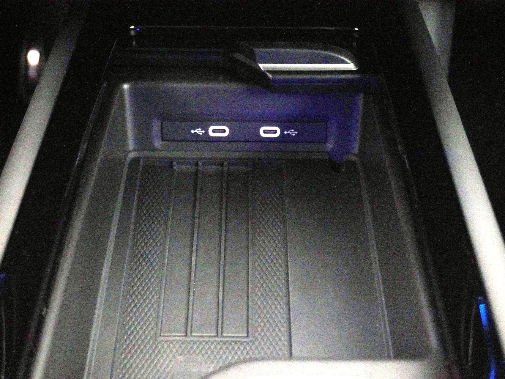 VW ID.7 Tourer 86 kWh GTX 4MOTION-image-23