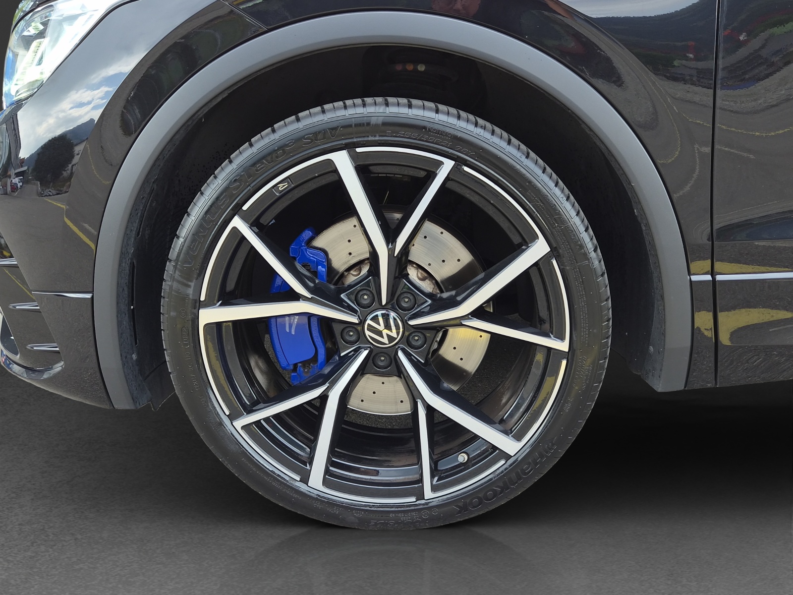 VW Tiguan 2.0TSI R 4Motion DSG-image-11
