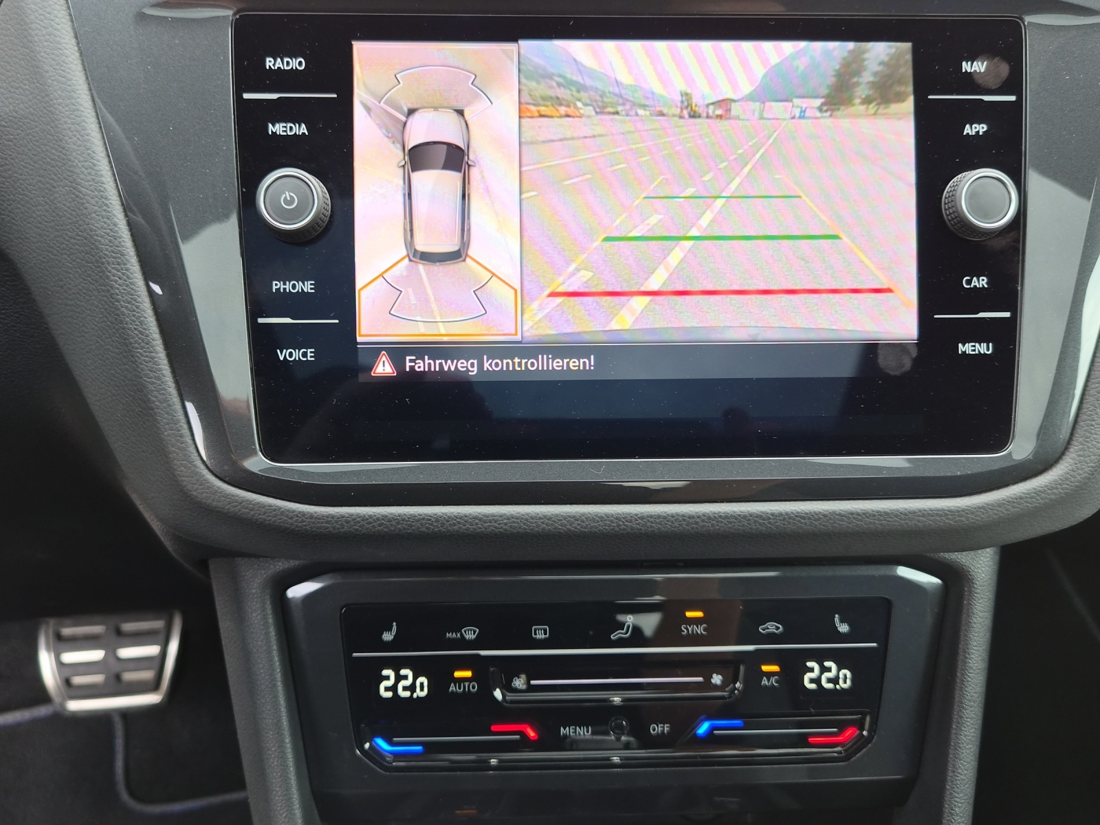 VW Tiguan 2.0TSI R 4Motion DSG-image-12