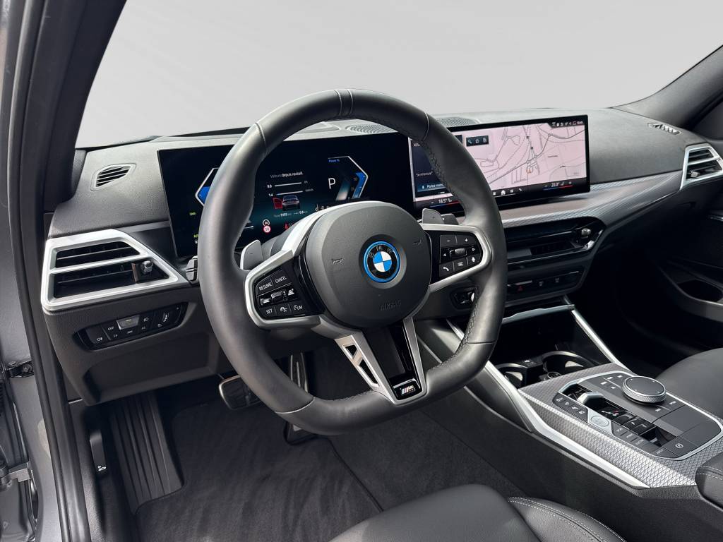 BMW 330e xDrive Steptronic M Sport-image-4
